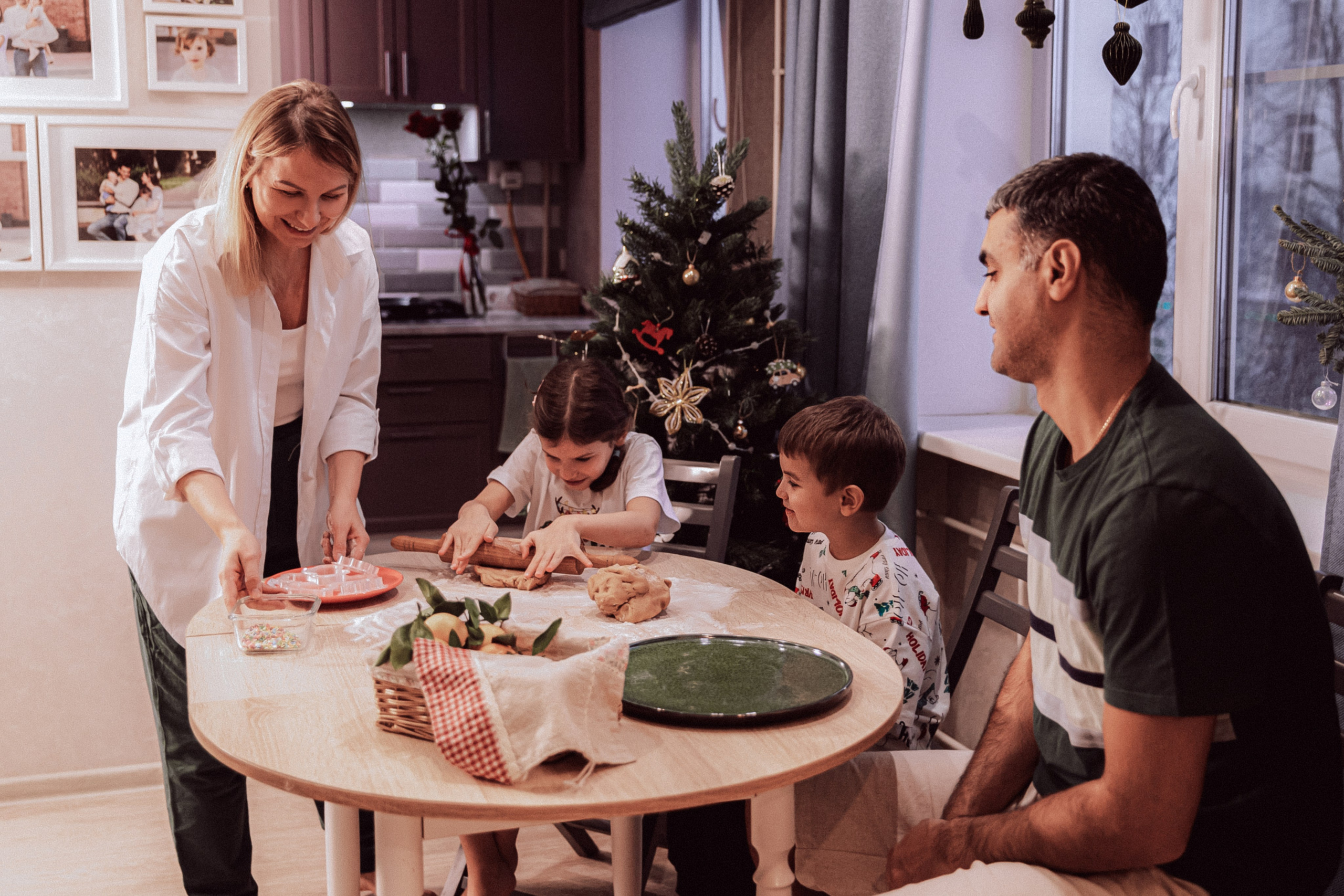 Домашняя семейная новогодняя фотосессия. Семейный и детский фотограф в Мурманске Карина Березина