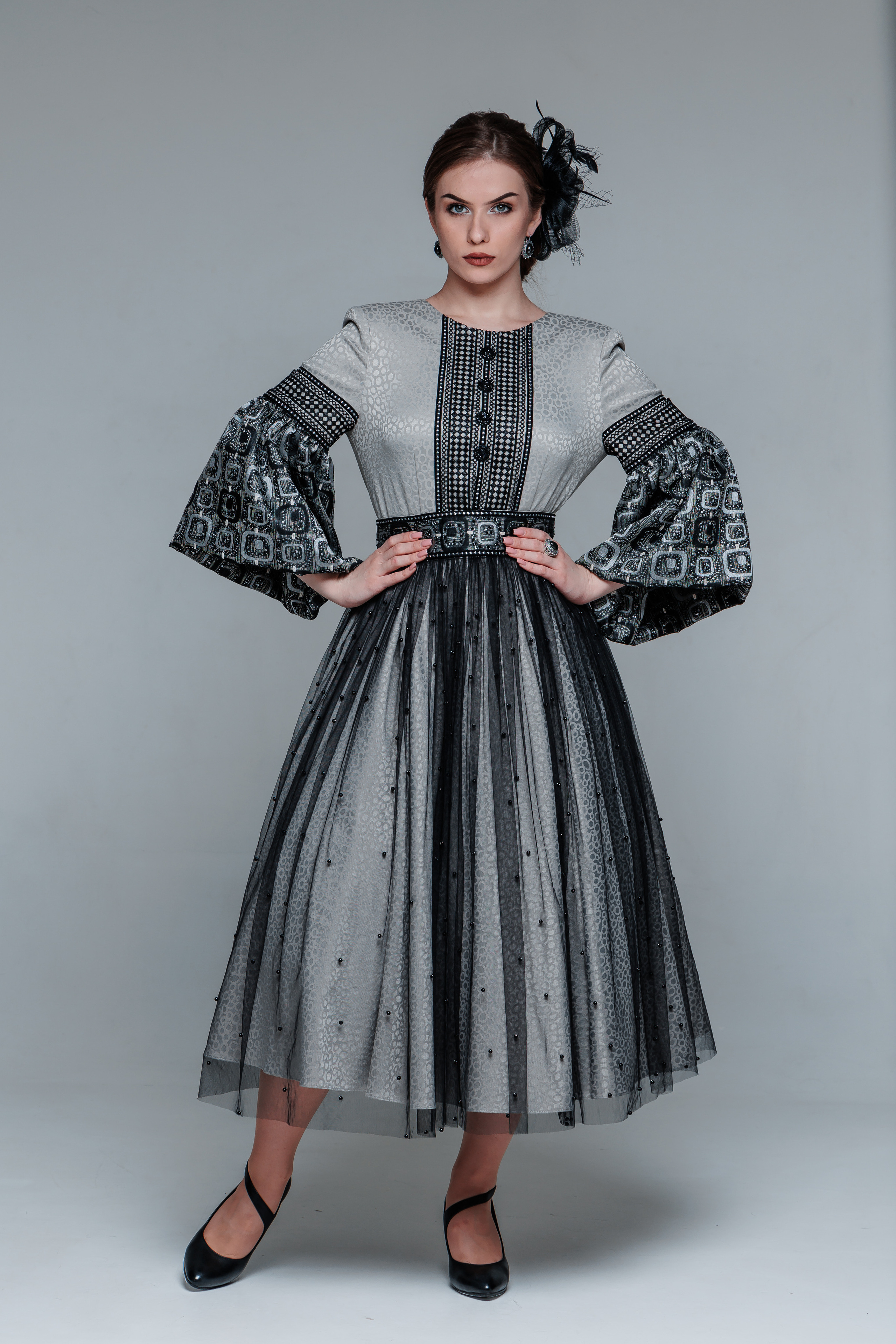 Девушка в костюме от Алексея Медведева