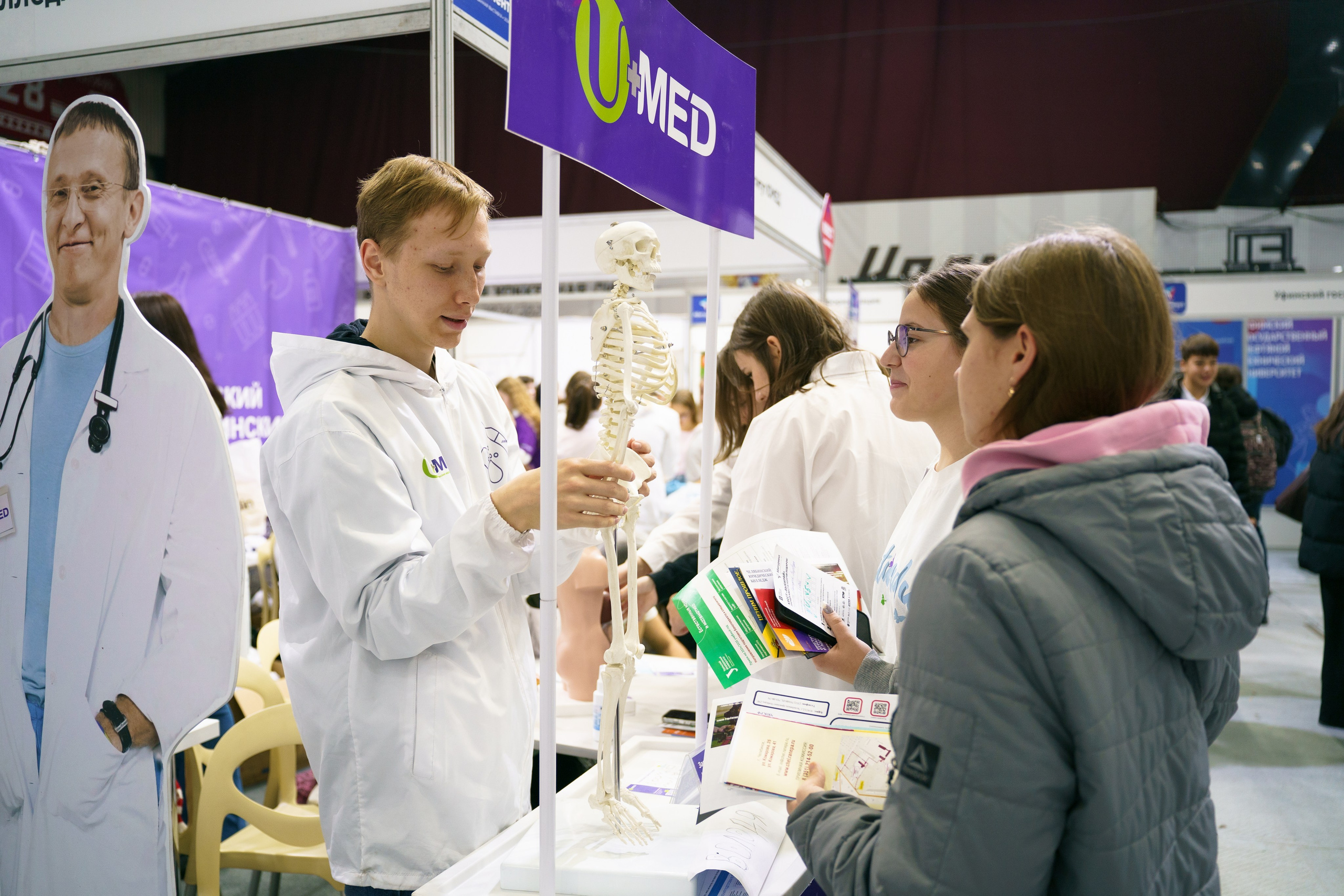 Выставка Абитуриент. Видеограф и Фотограф в Челябинске Ксения и Владимир Рюмины