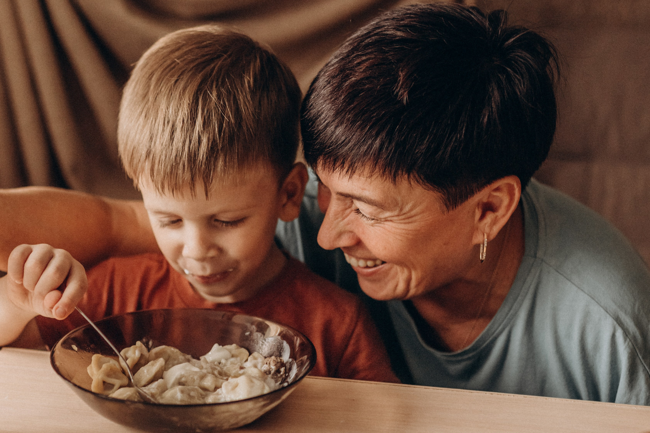 Бабушка с внуками. Семейный фотограф lifestyle в Новосибирске Елена Шпилевая