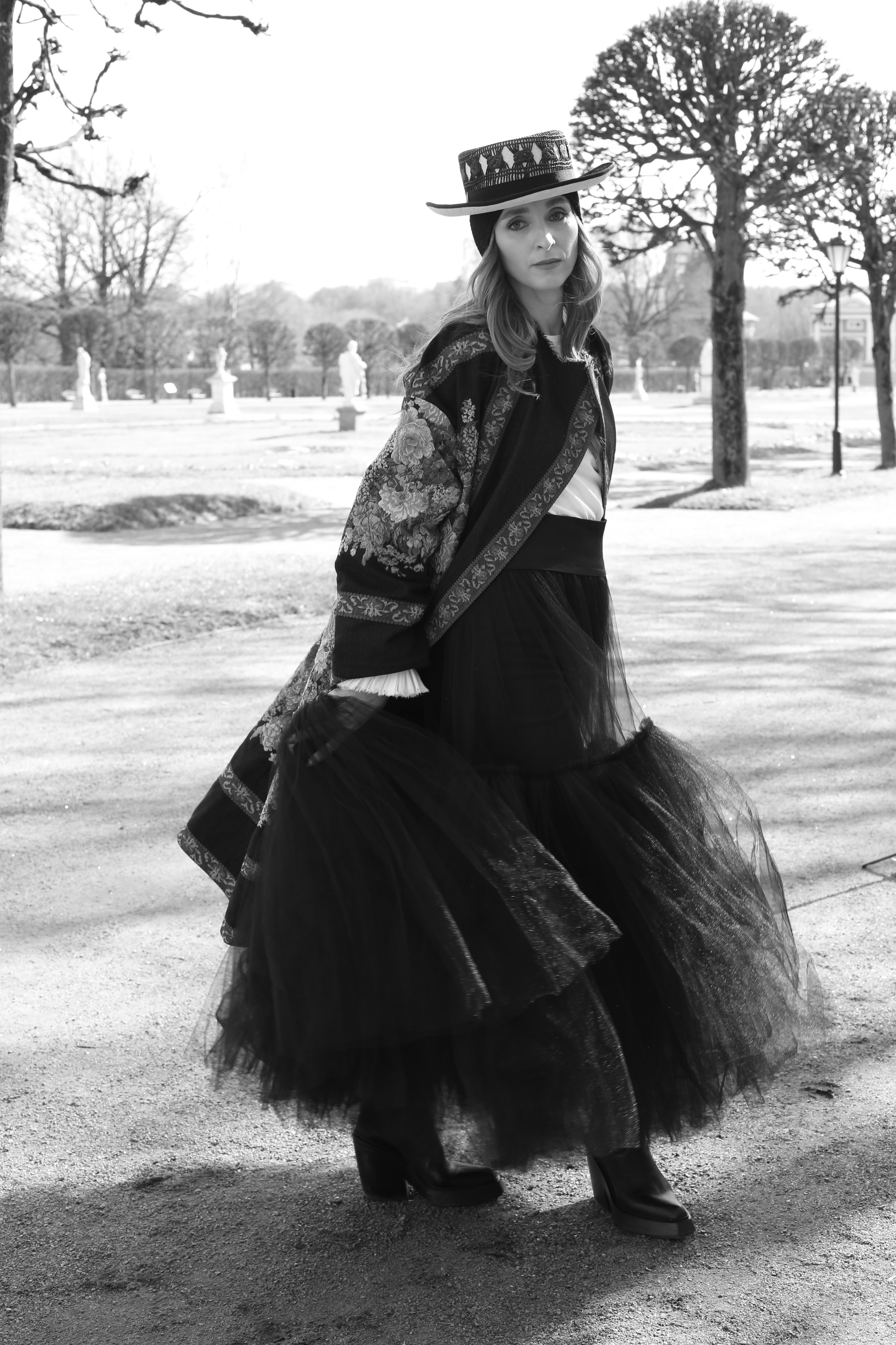 LOOKBOOK. Фешн дизайнер, фотограф, художник Яна Лазарева в Москве