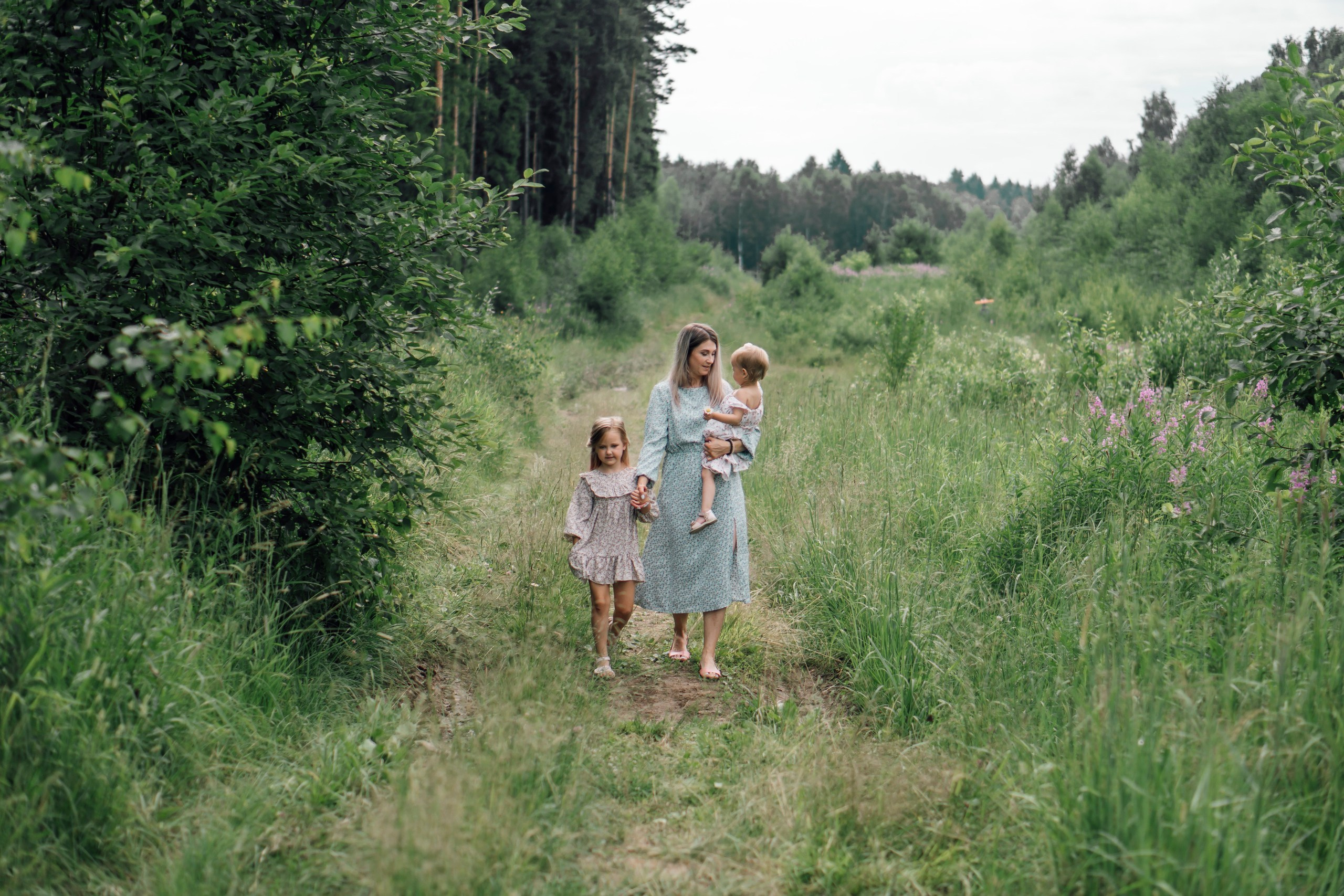 Семейная фотоссесия на природе. Свадебный фотограф в Дмитрове