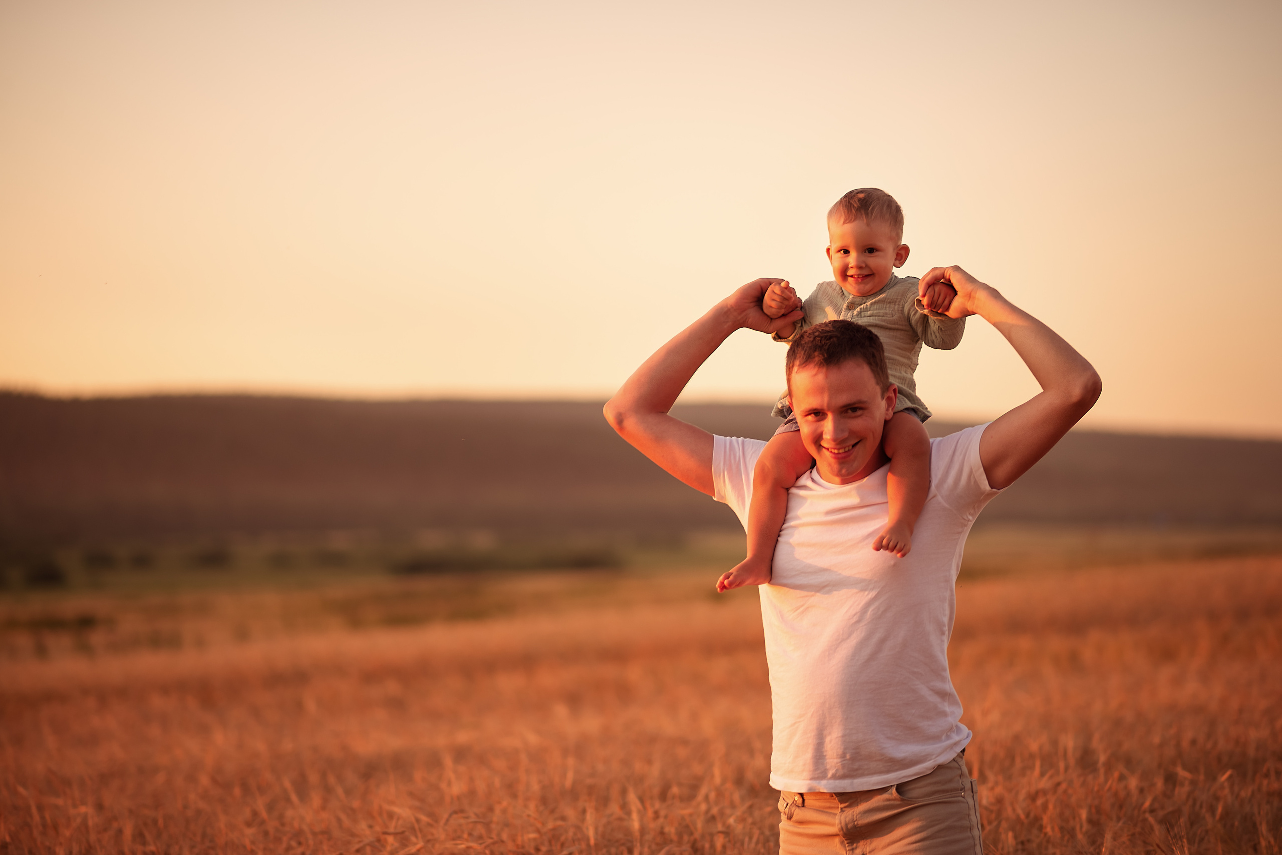 Семейная фотосессия в полях. Фотограф новорожденных Екатеринбург, Первоуральск