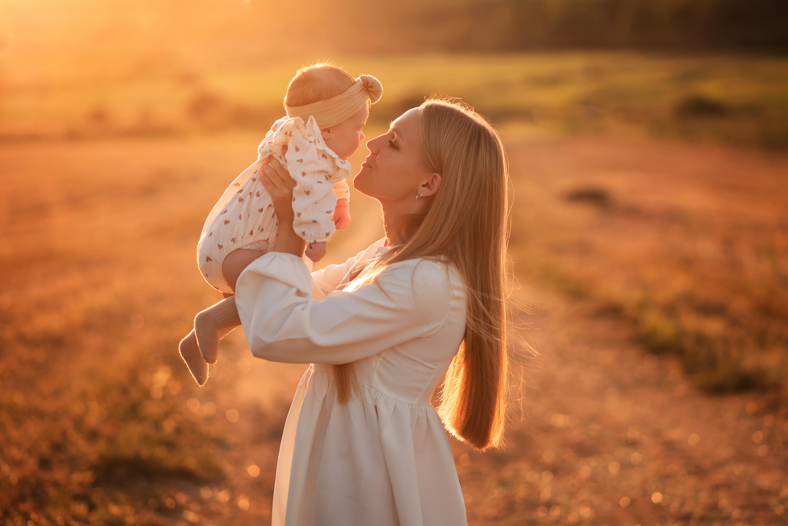 Фотосессия в поле на закате. Фотограф новорожденных Екатеринбург, Первоуральск