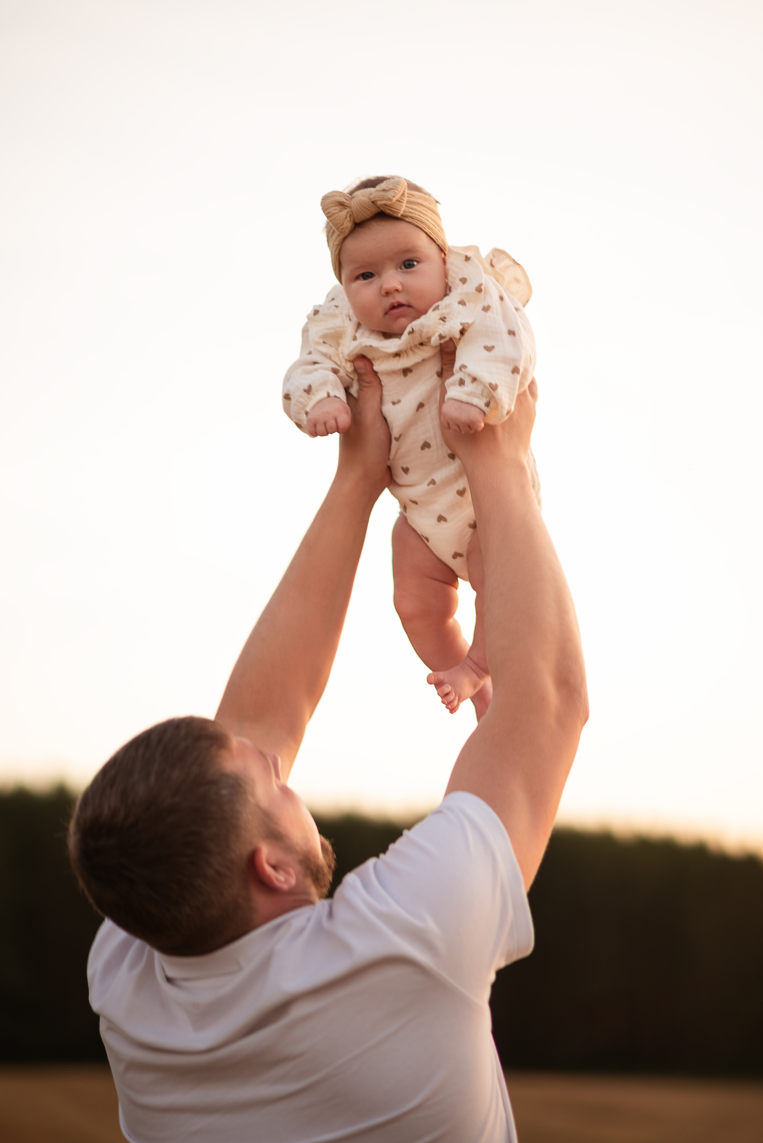 Фотосессия в поле на закате. Фотограф новорожденных Екатеринбург, Первоуральск