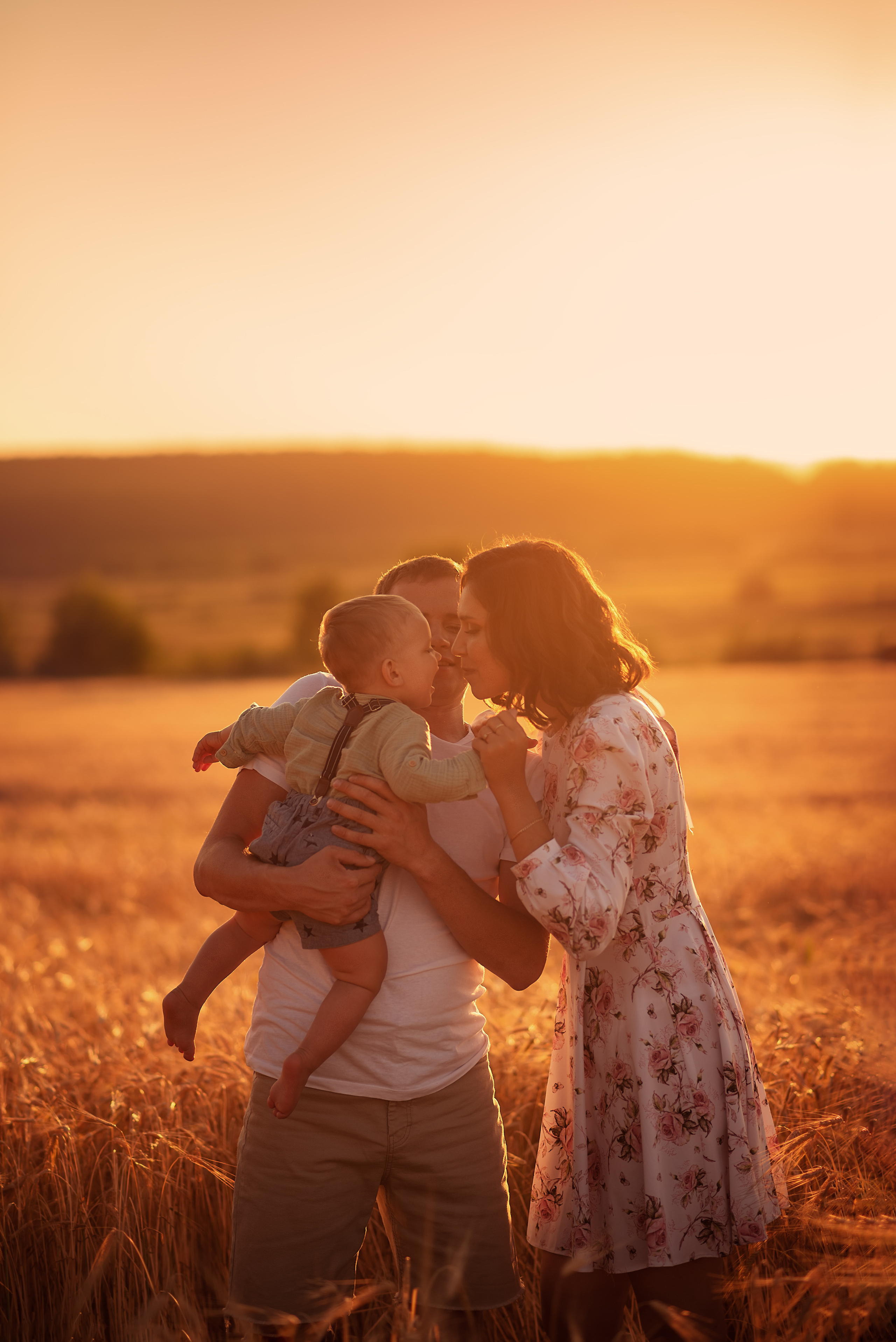 Семейная фотосессия в полях. Фотограф новорожденных Екатеринбург, Первоуральск