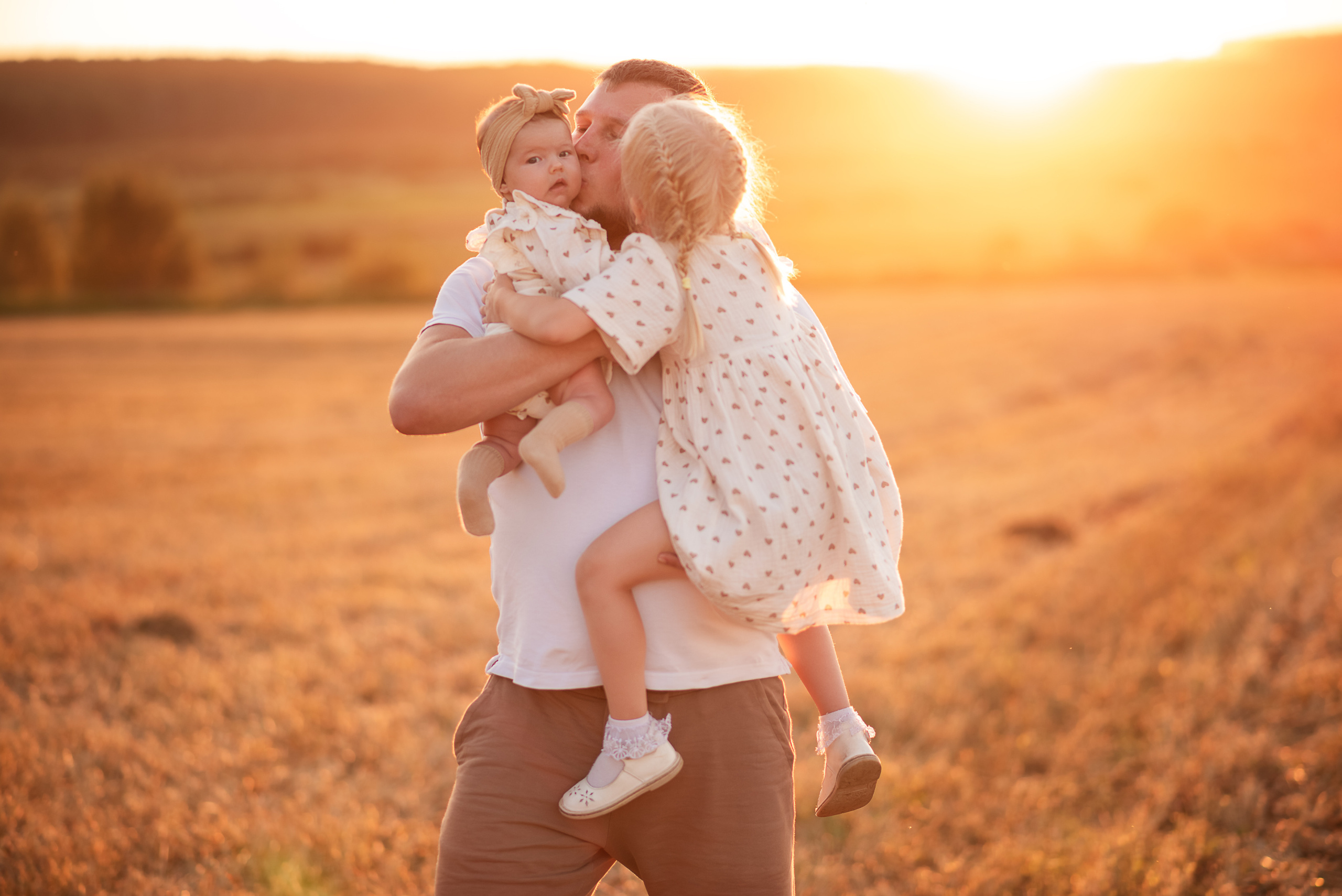 Фотосессия в поле на закате. Фотограф новорожденных Екатеринбург, Первоуральск