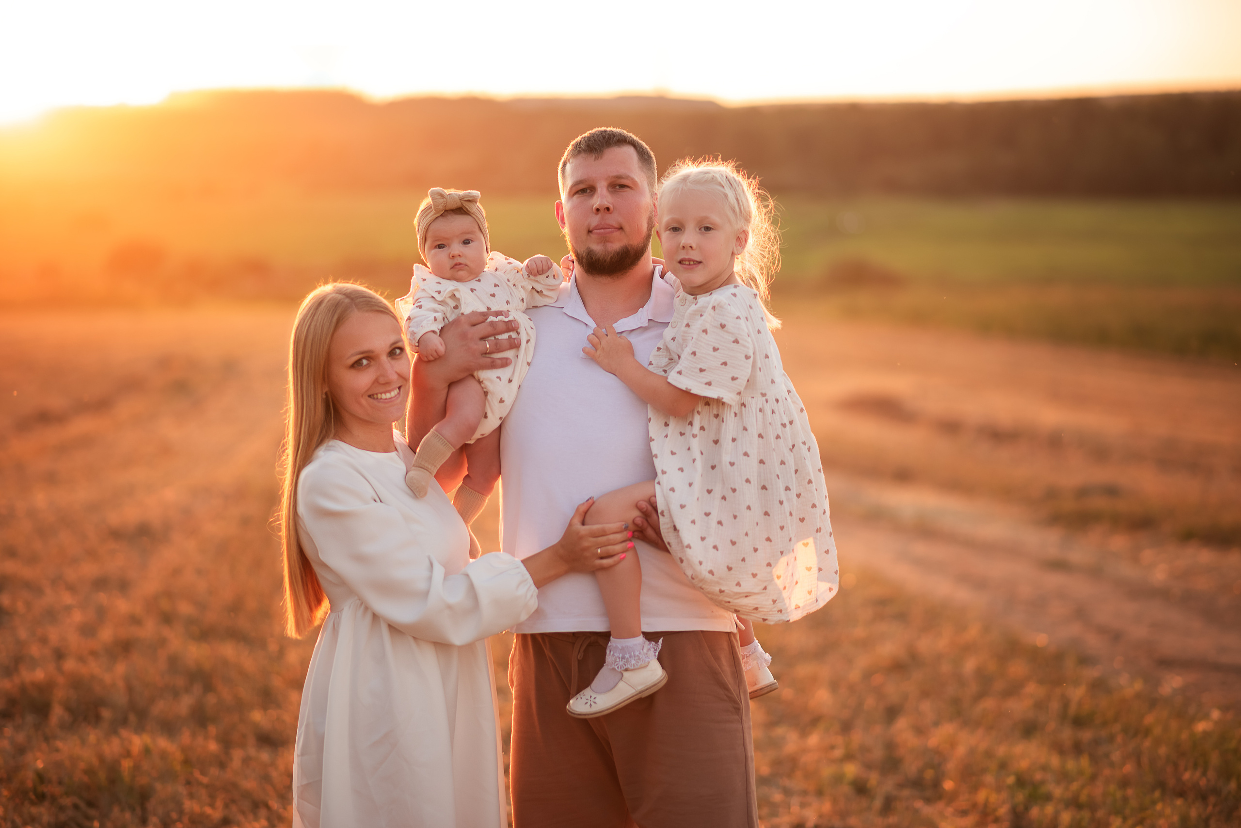 Фотосессия в поле на закате. Фотограф новорожденных Екатеринбург, Первоуральск