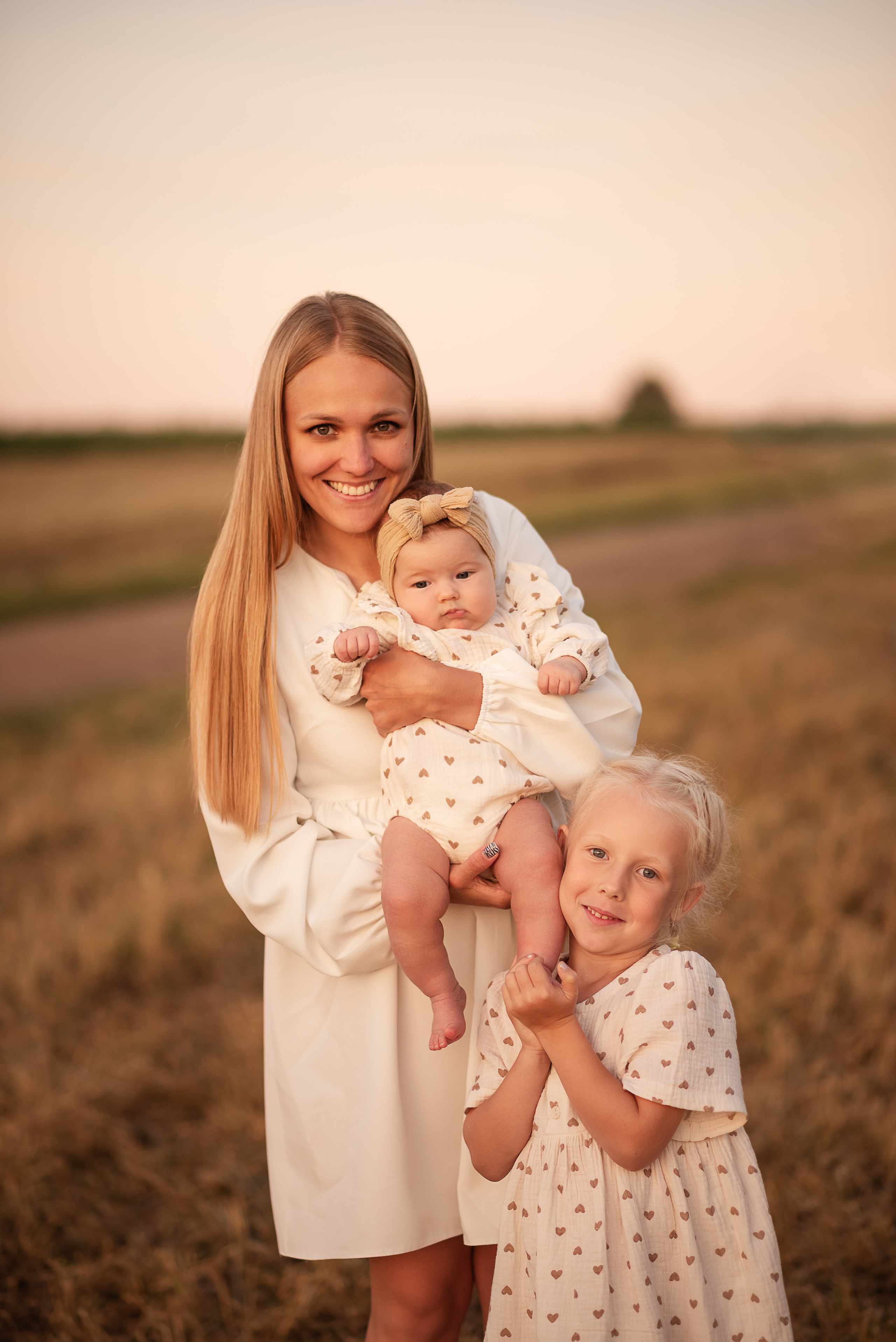 Фотосессия в поле на закате. Фотограф новорожденных Екатеринбург, Первоуральск