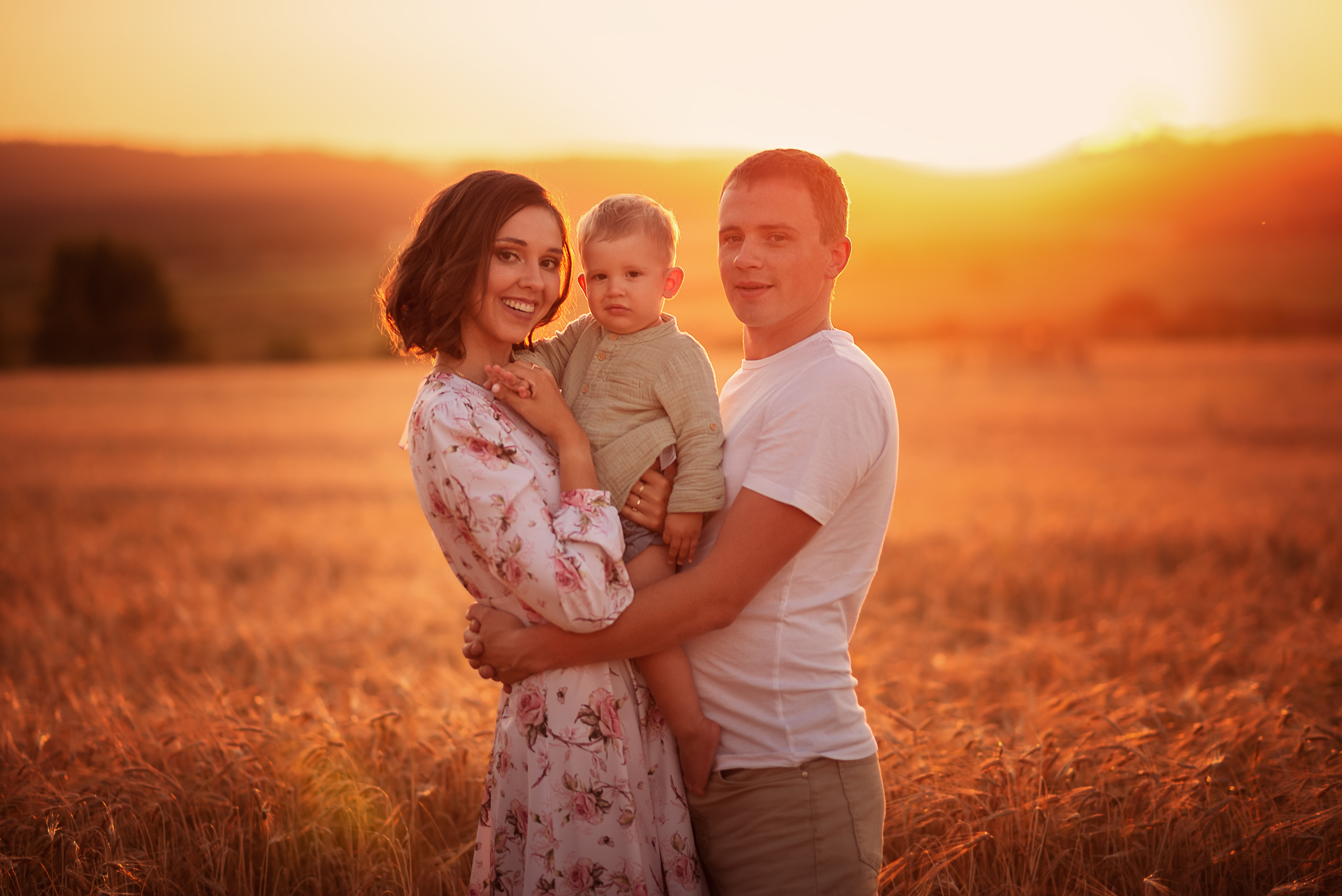 Семейная фотосессия в полях. Фотограф новорожденных Екатеринбург, Первоуральск