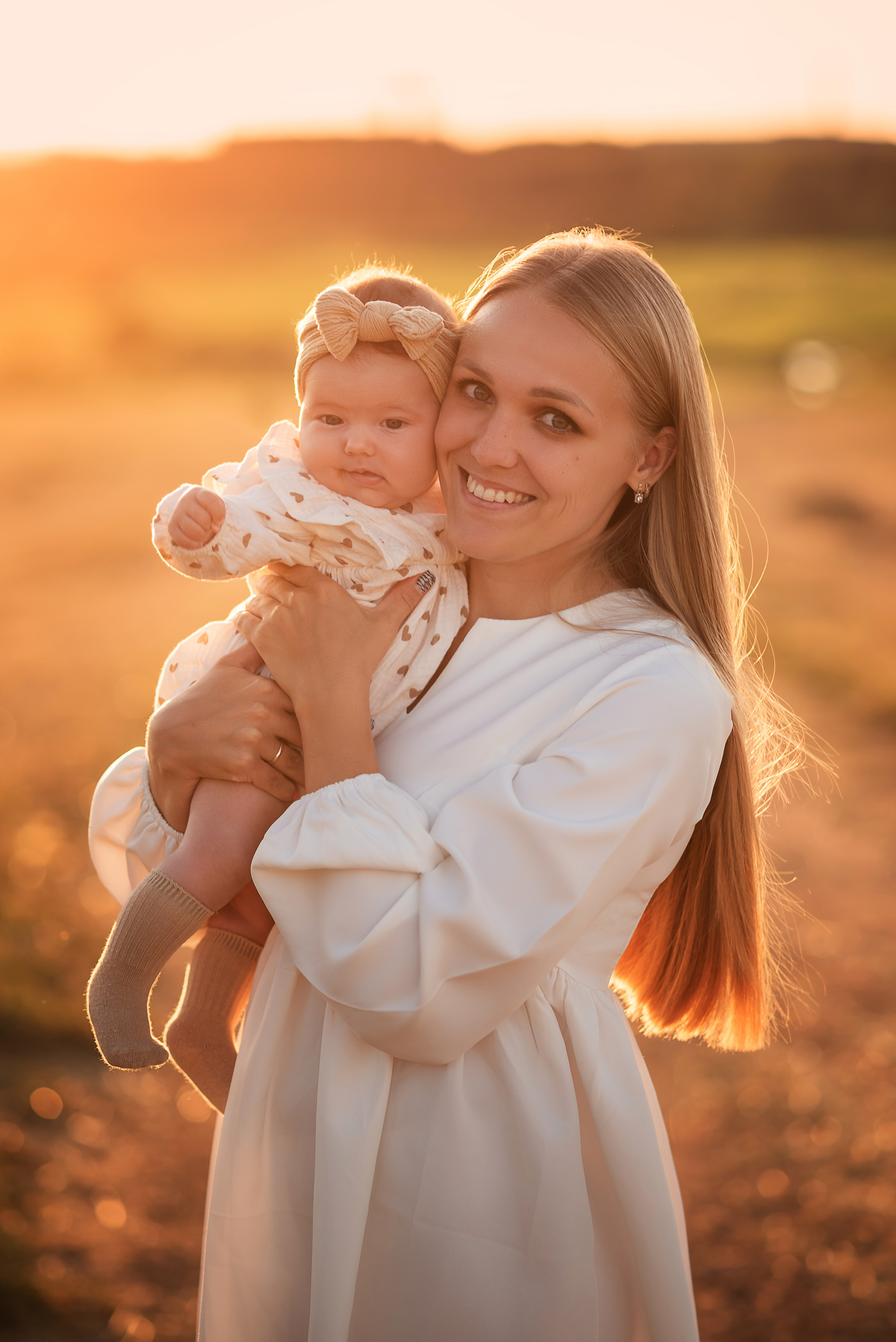 Фотосессия в поле на закате. Фотограф новорожденных Екатеринбург, Первоуральск