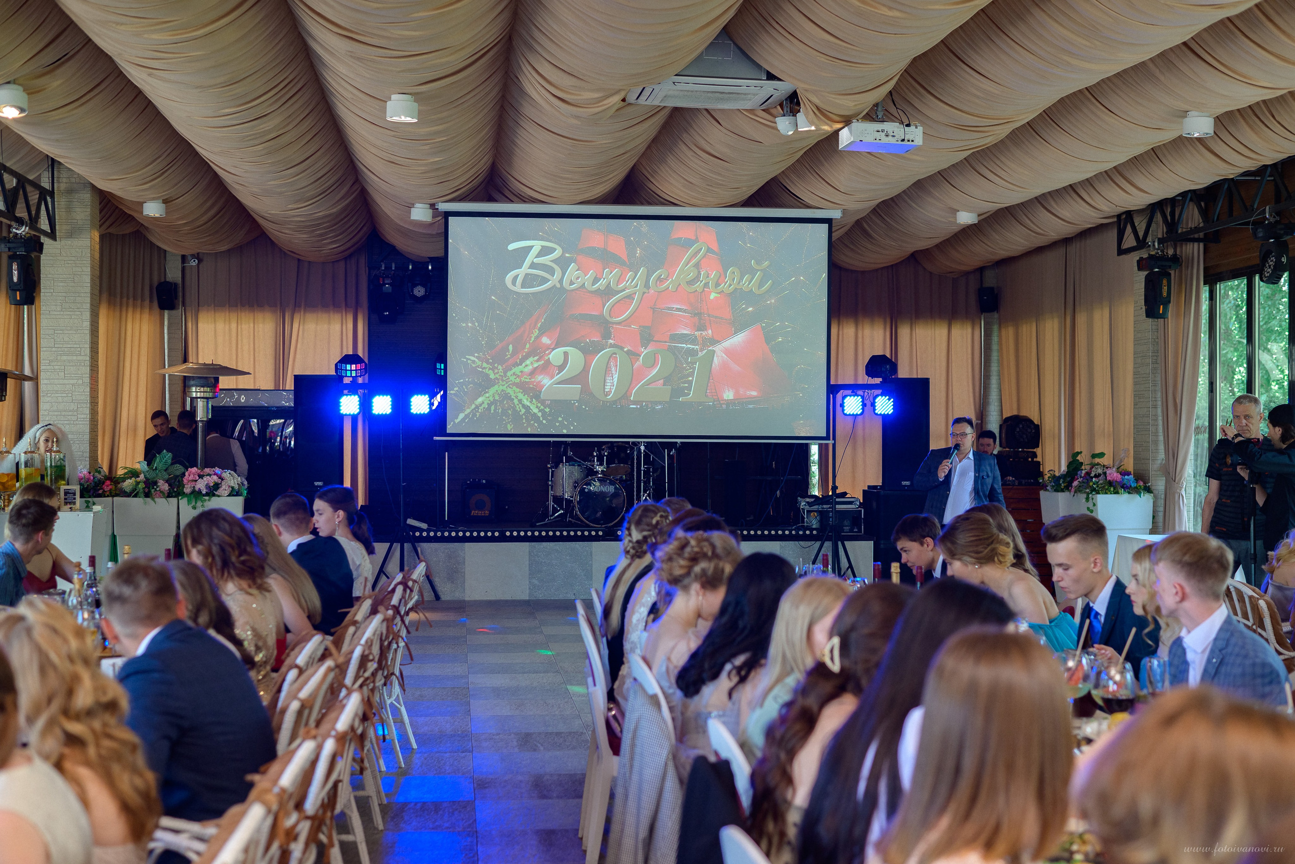 Выпускной 9-11классы. Выпускные книги Анапа Новороссийск Краснодар