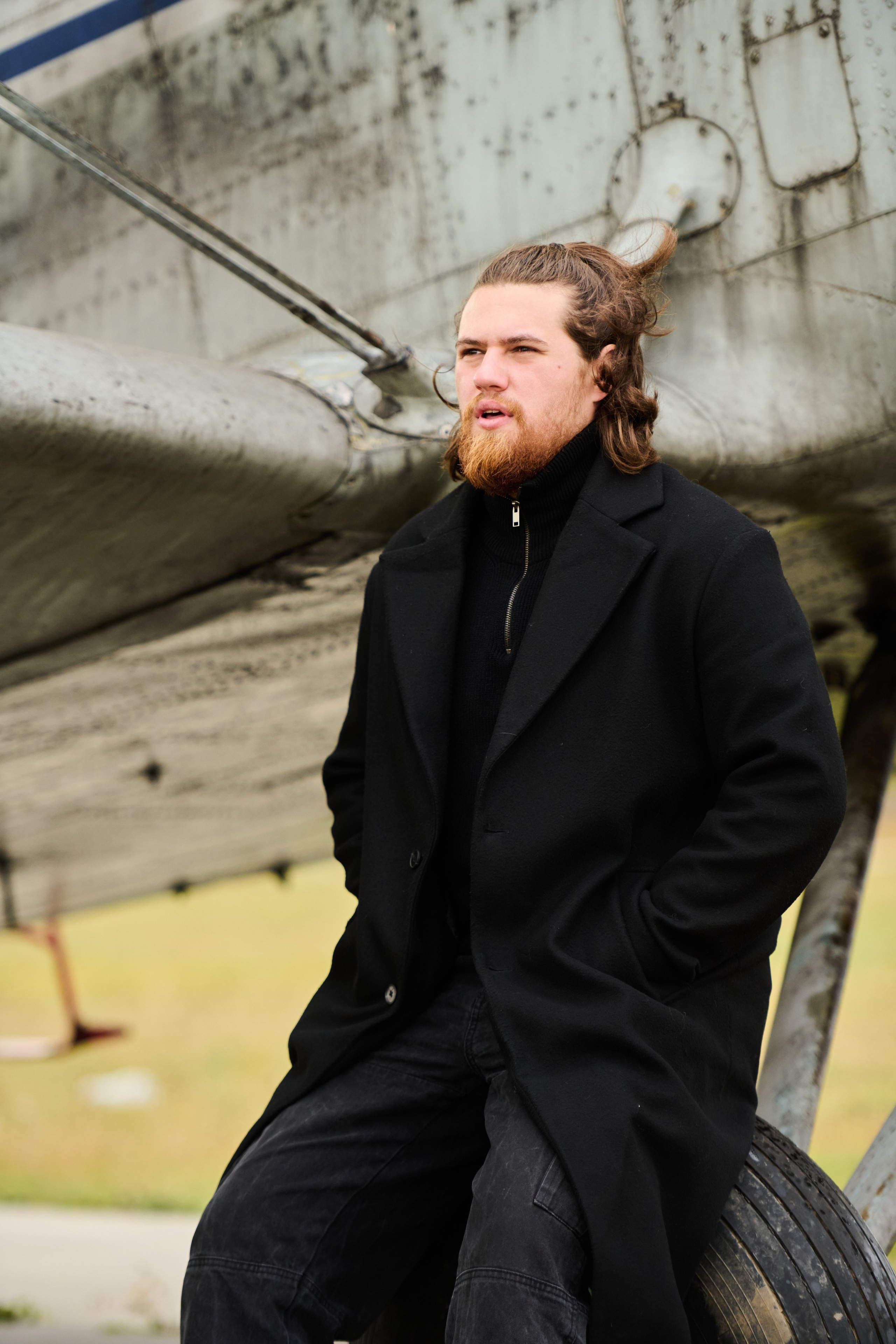 Фотосессия моделей в шубах на аэродроме. Репортажный и семейный фотограф — Шелихов Сергей