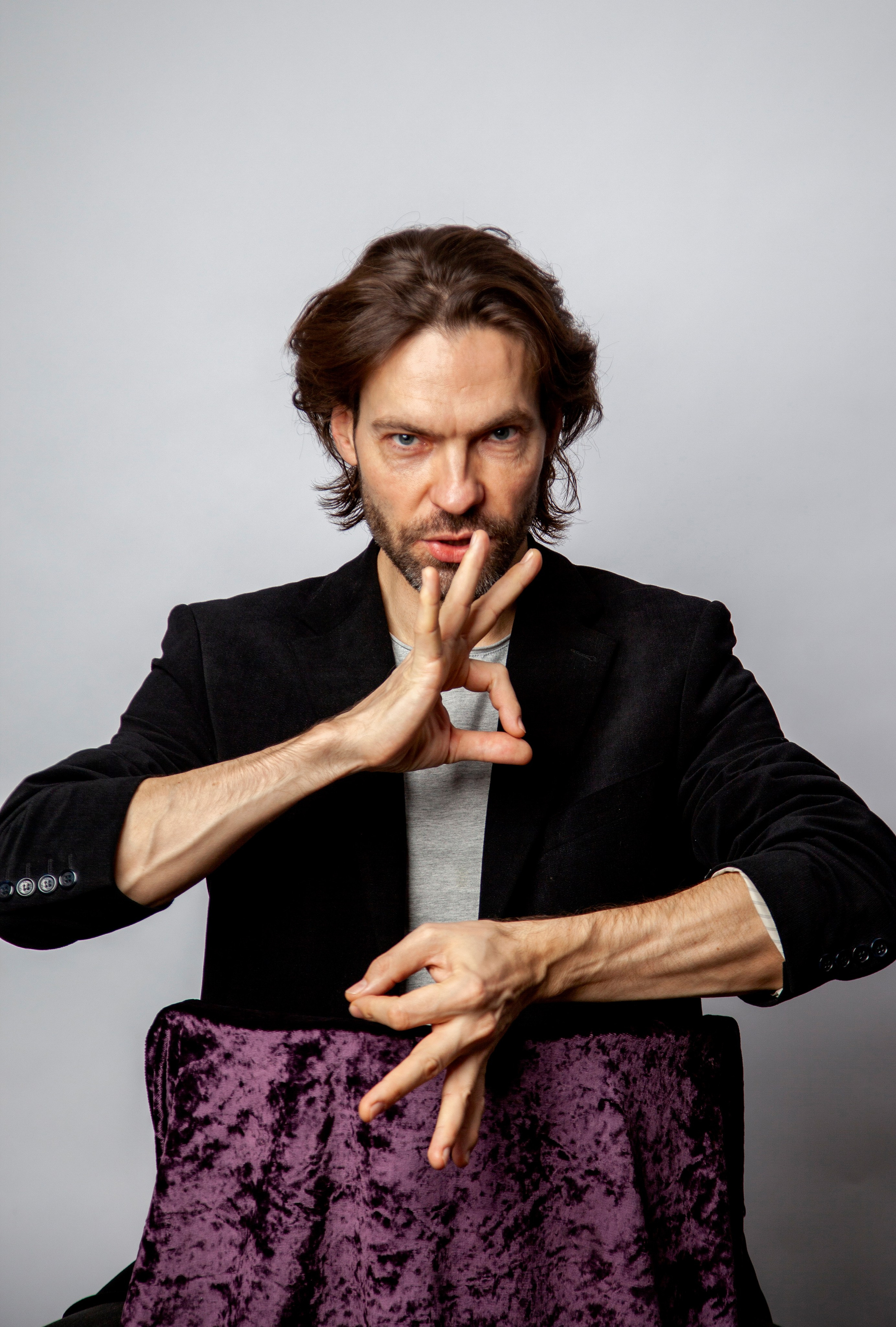 Мужской студийный портрет. Фотограф Лазарина Кучменова