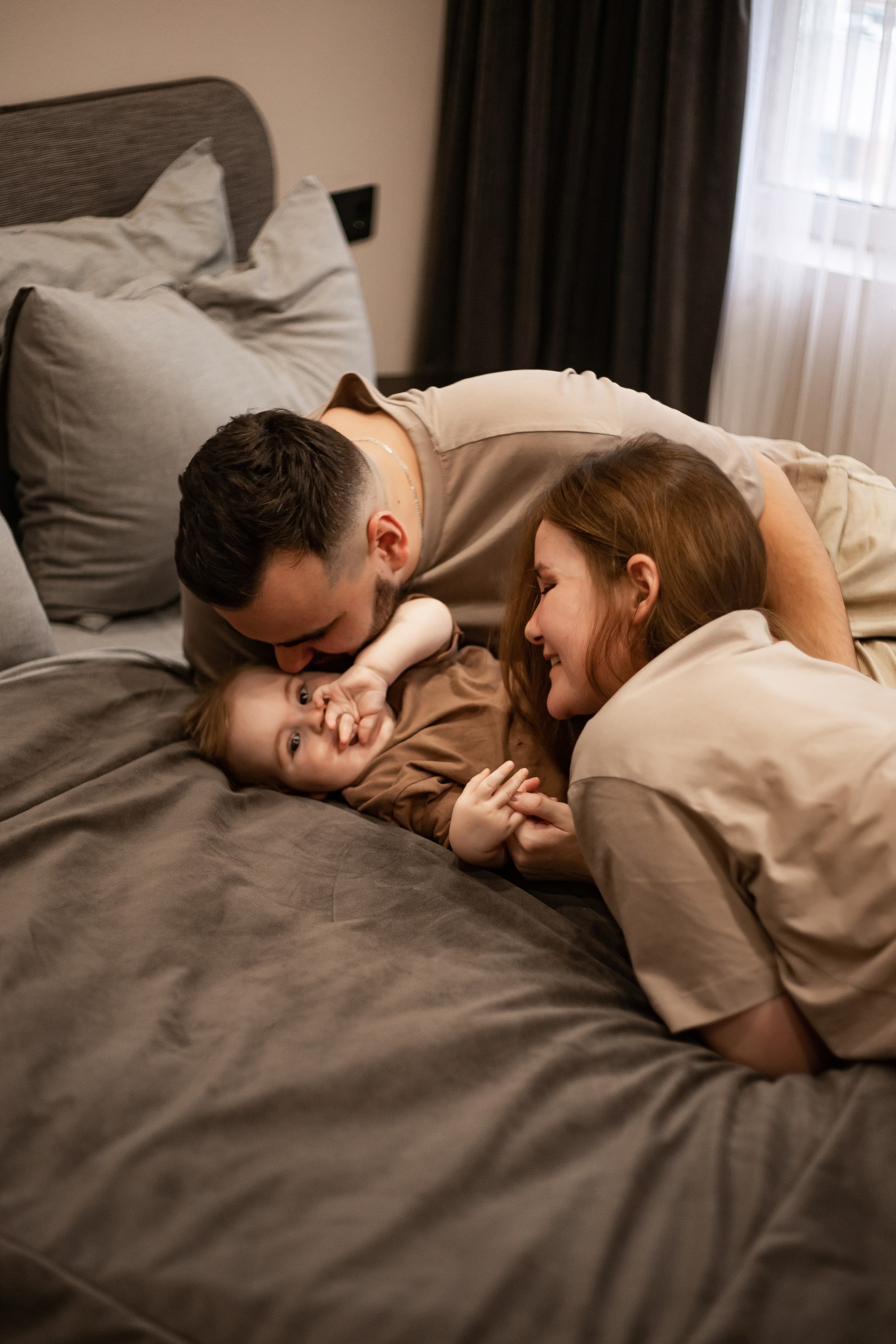 Совместный завтрак. Семейная съемка — это красивый способ признаться своей семье в любви