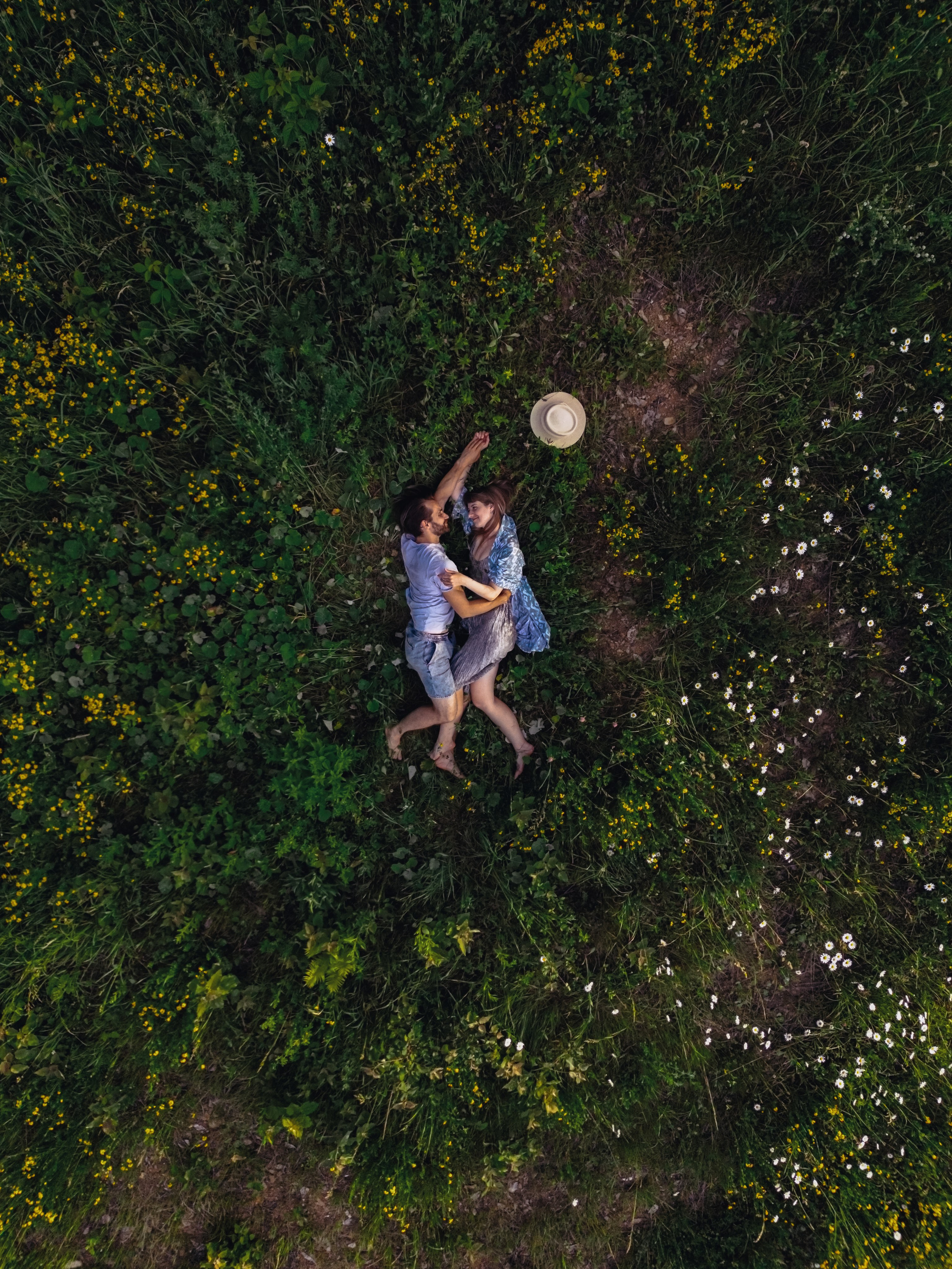 Фотоснимок с коптора вида с сверху пары