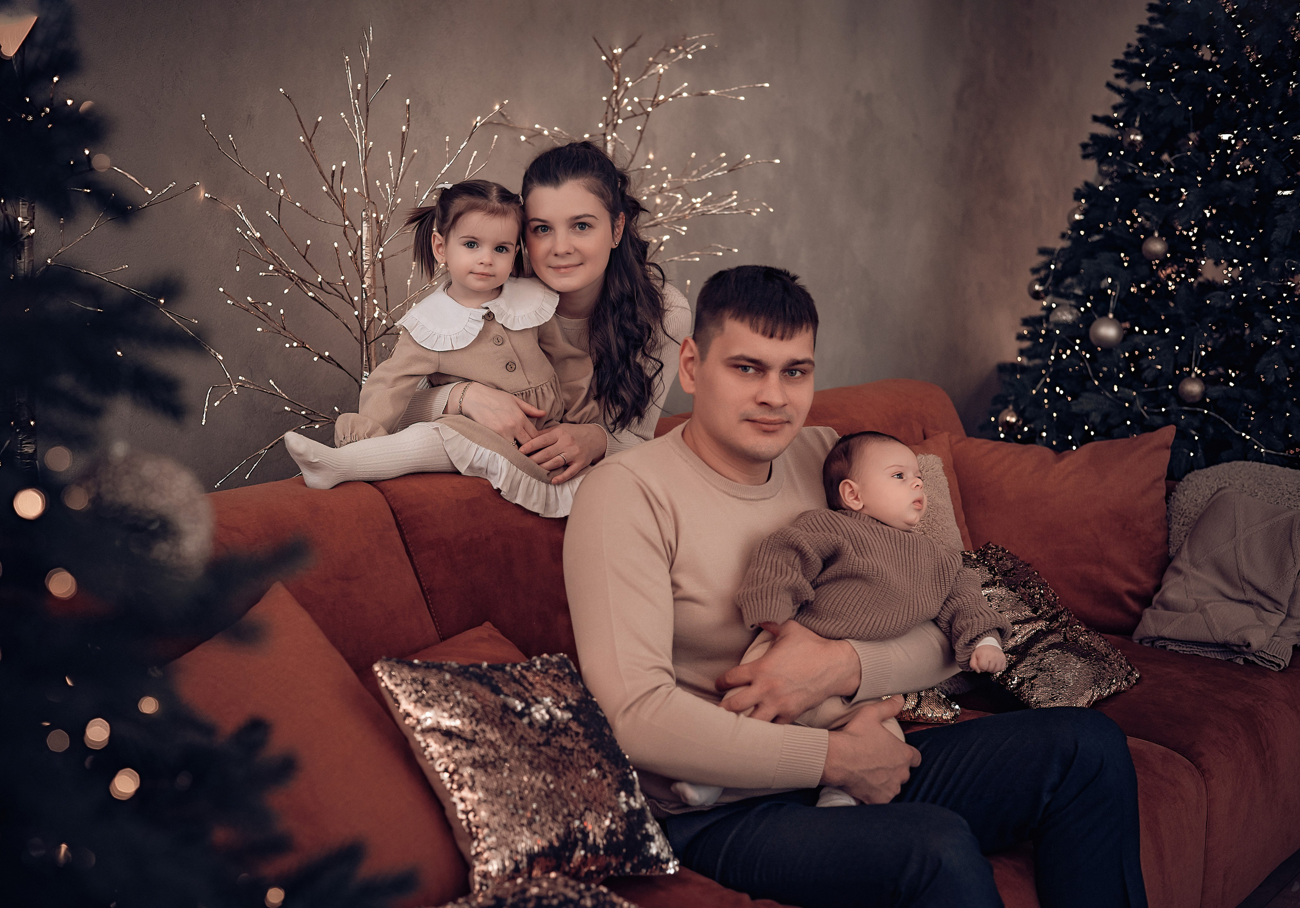 Виктория, Александр, Ванюша и Ариша. Фотографы крещения/венчания  Красноярск Татьяна и Вячеслав Переваловы