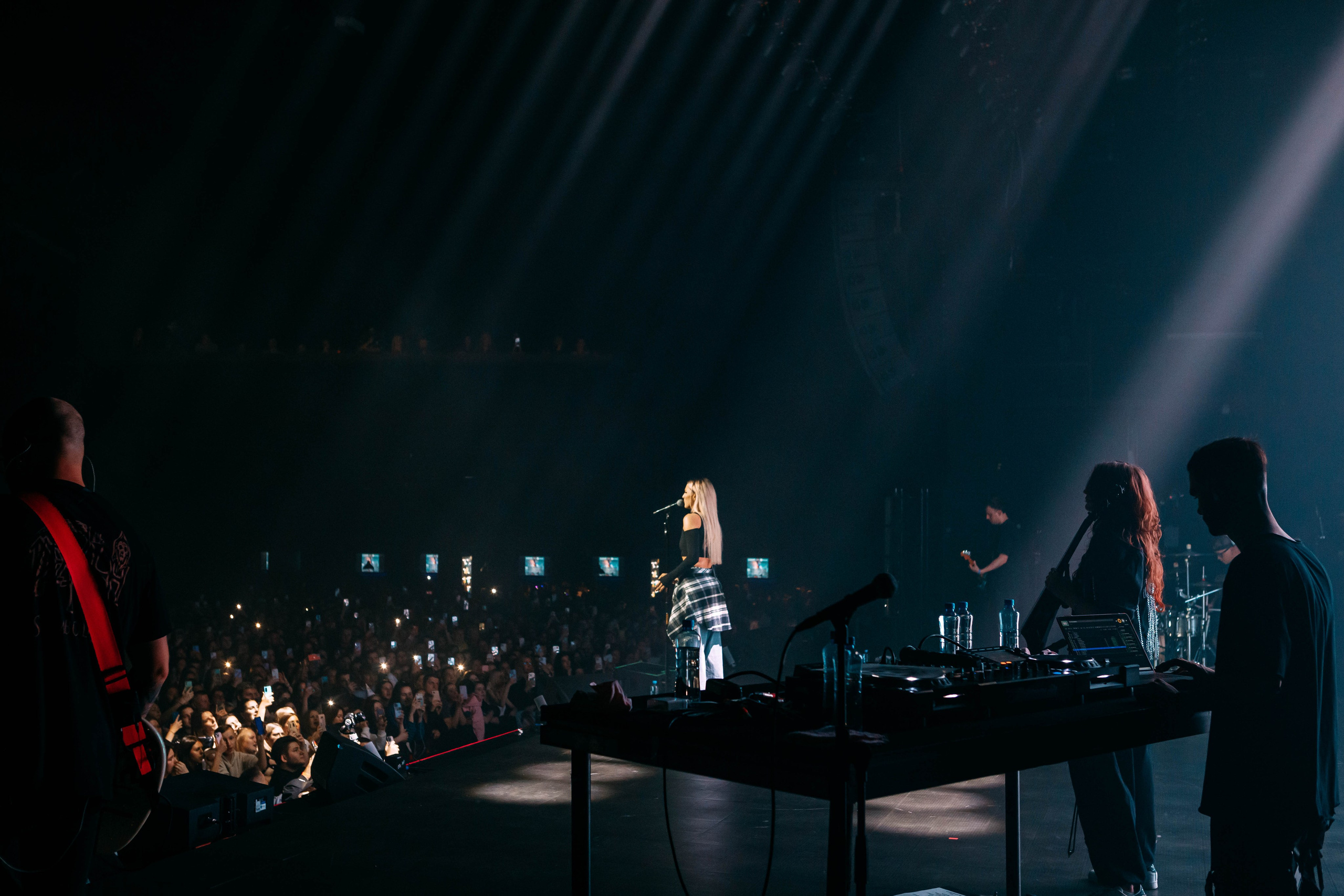 КОСИЧКИ ОТРЕЗАЛА И СОБРАЛА СТАДИУМ