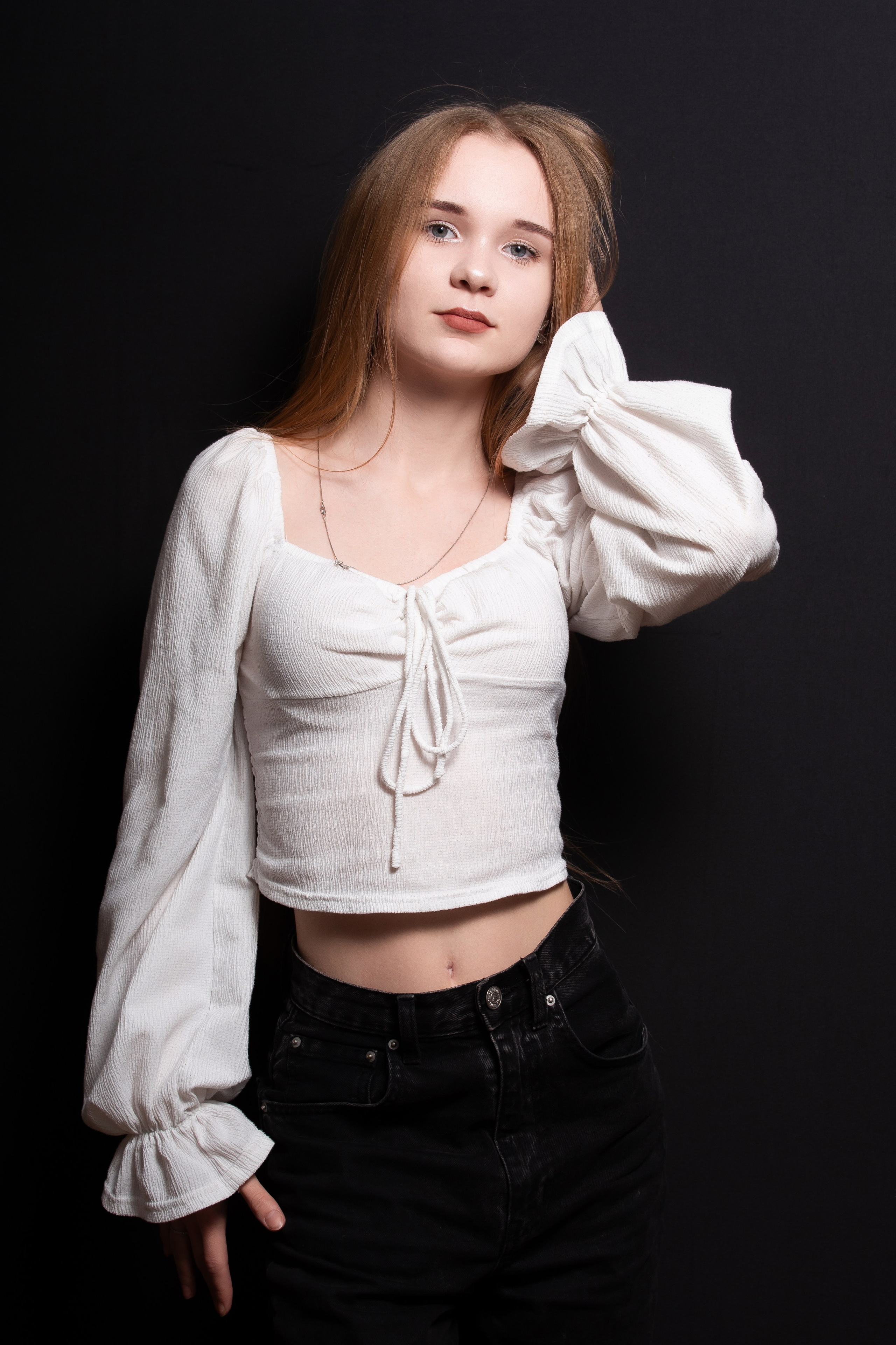 Портретная фотосессия для учеников 9 класса на чёрном фоне | Школьный фотограф Николай Богатырёв | Твой альбом / Твои правила. ТВОЙ АЛЬБОМ / ТВОИ ПРАВИЛА