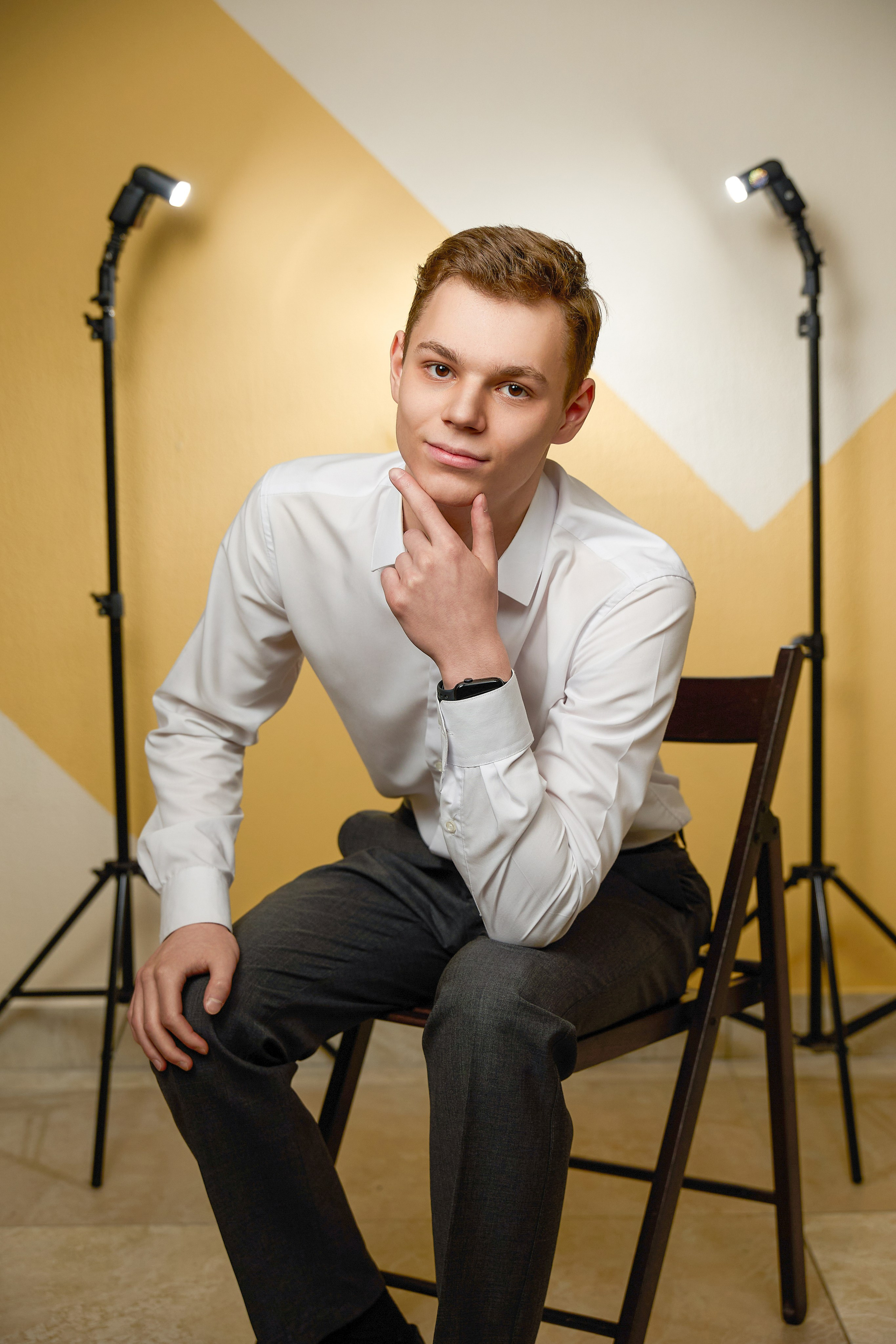 Книга выпускника  9 и 11 класс "Лофт" Тюмень. Выпускные альбомы в Тюмени для школ, садов, вузов спортивных секций