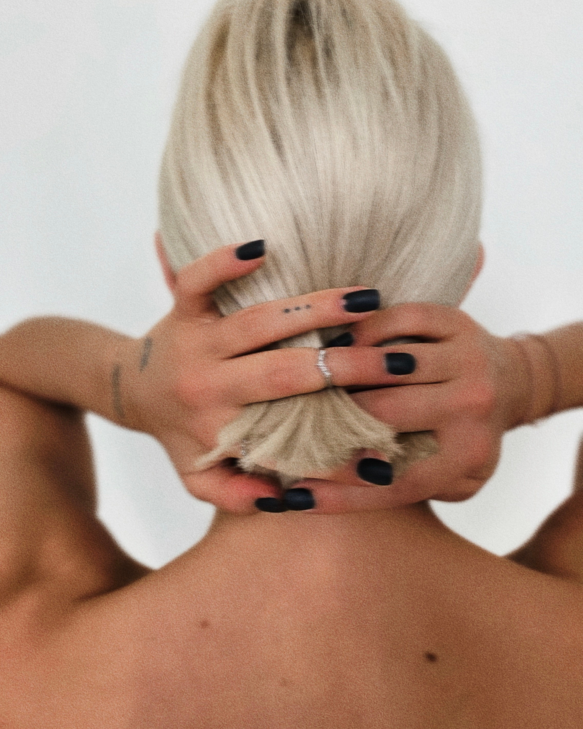 Блогер @ollmaru. Фотограф Москва — личные фотосессии, лавстори в студии