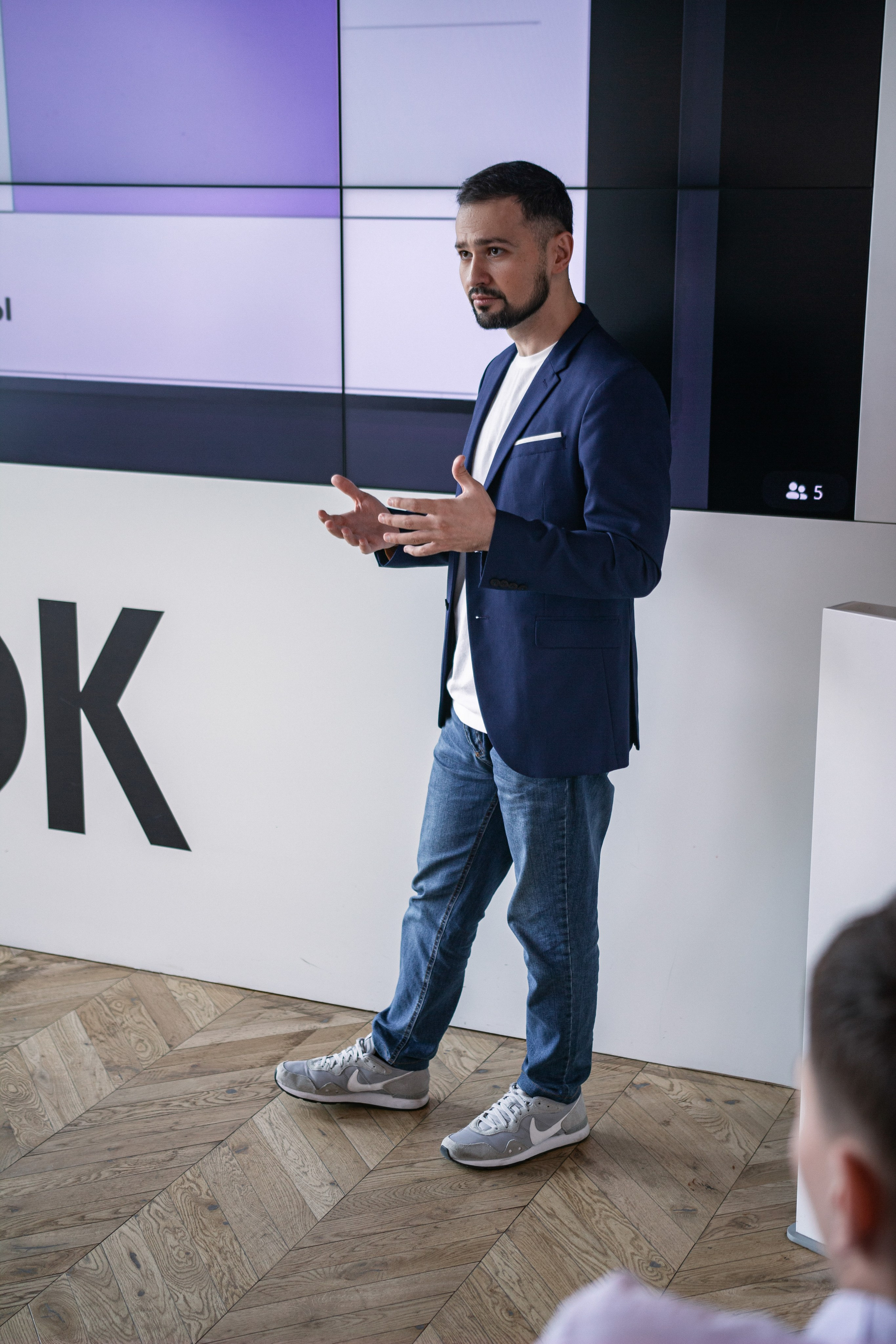 Планерка компании недвижимости. Фотограф Москва — личные фотосессии, лавстори в студии