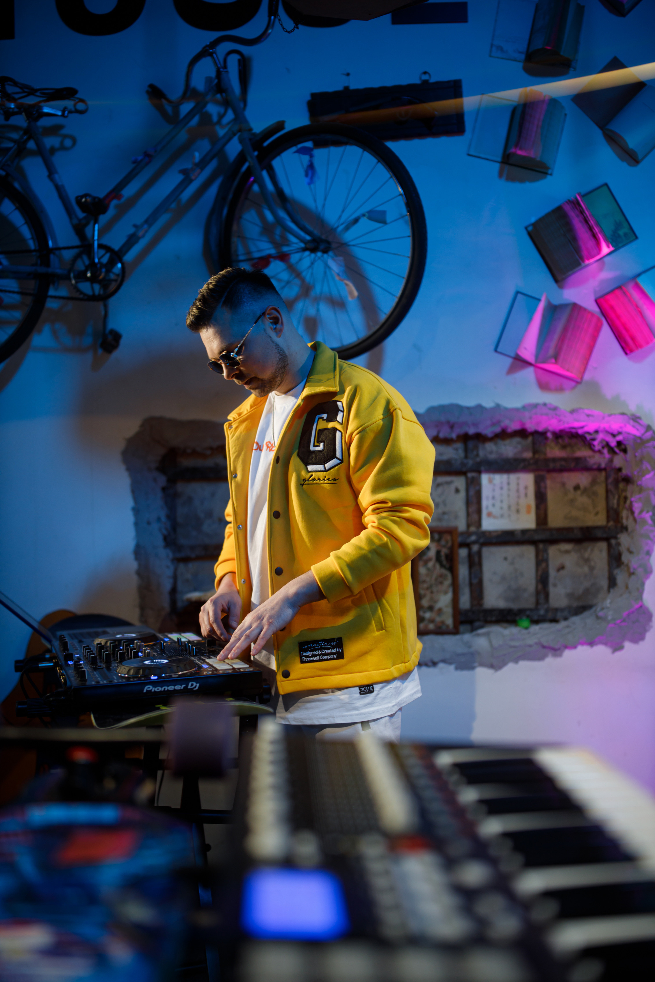 Бэкстэйдж съёмки клипа. Репортажный фотограф Семён Борисов | Москва