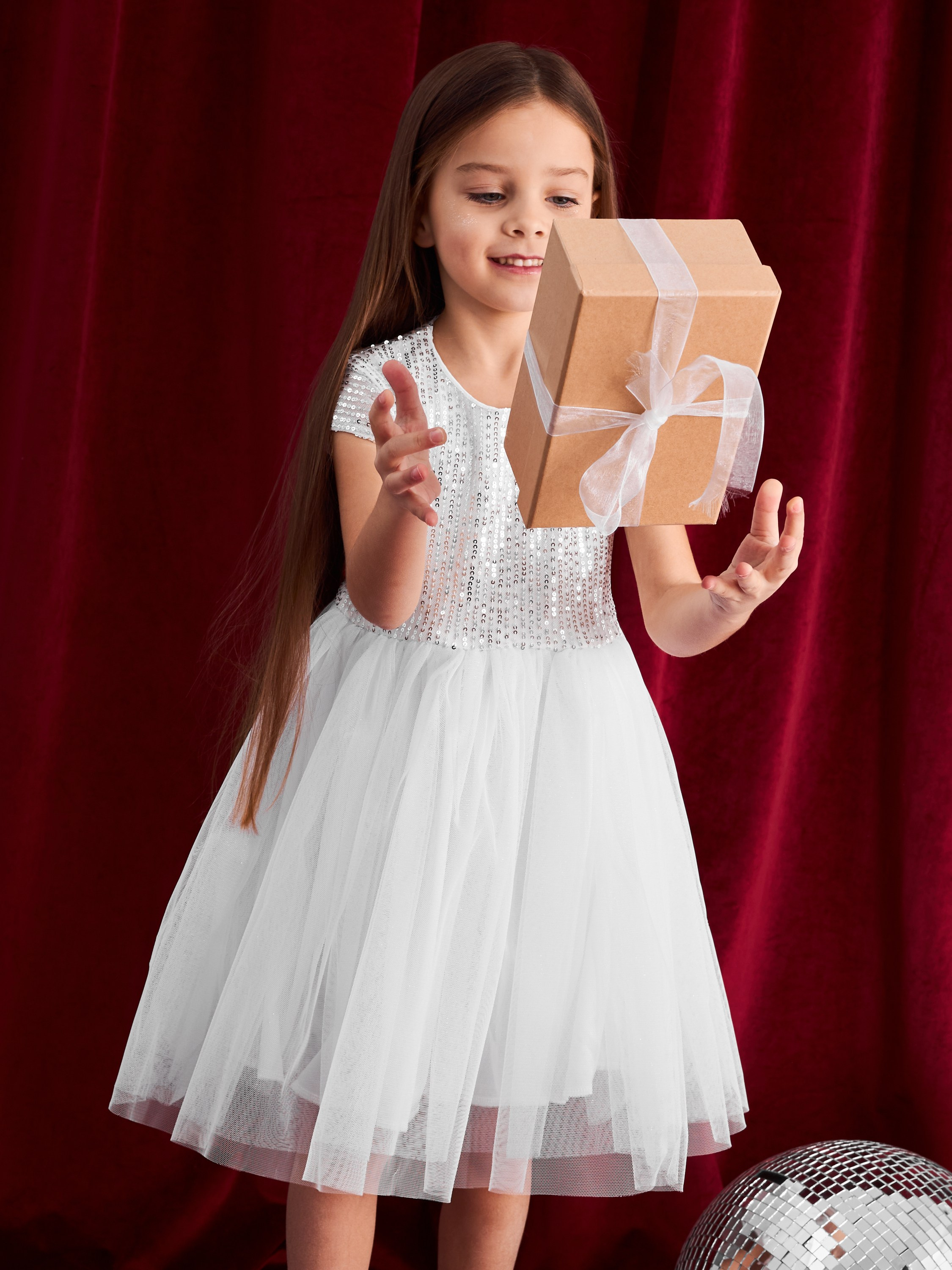 Фотосъемка детских новогодних костюмов Екатеринбург Wildberries ВБ Ozon Озон фотосессия детей Екб заказать цена фотосъемка товара WB карнава. Фотограф Екатеринбург Анастасия Жерновская | Маркетплейсы и нейрофото