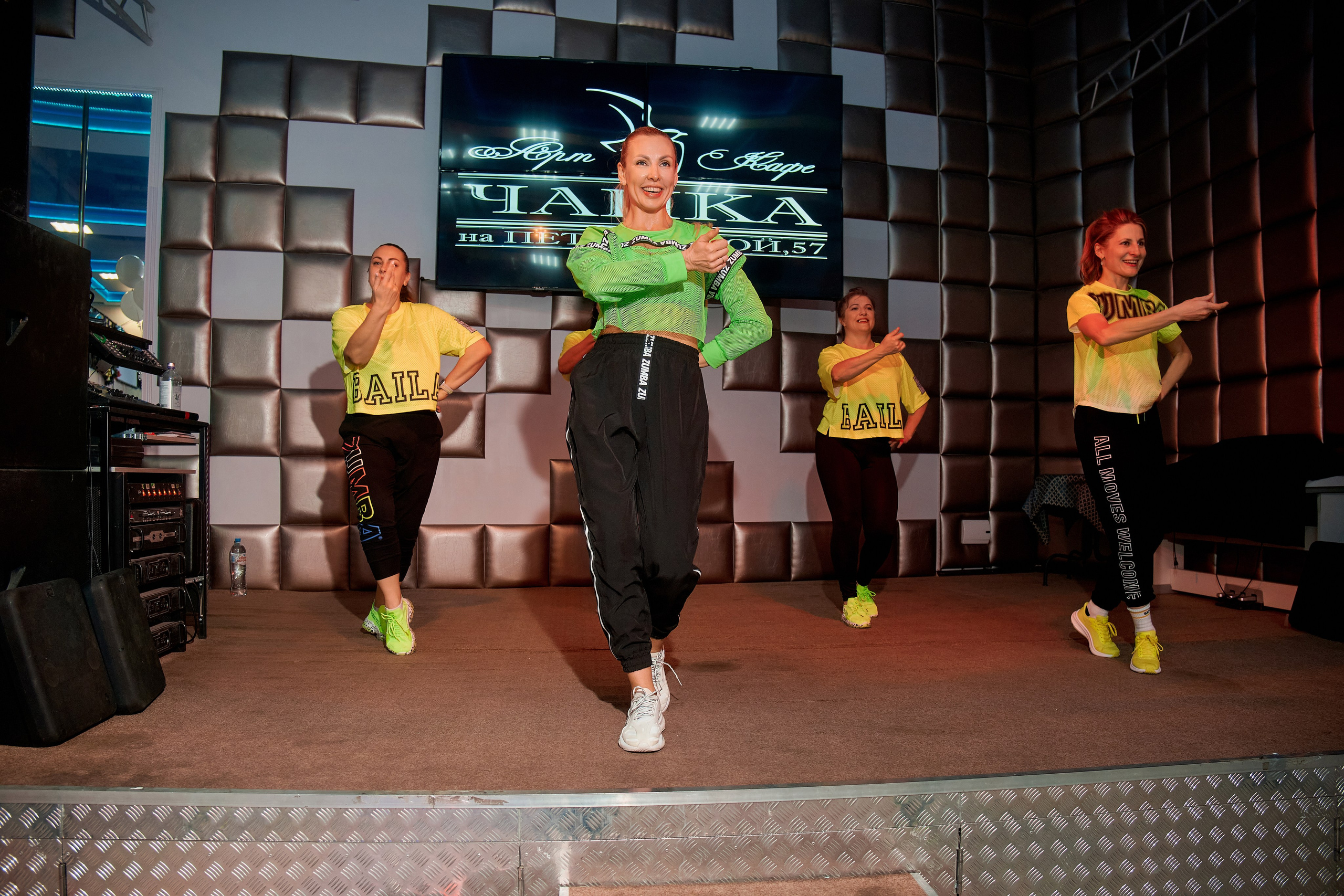 Благотворительная тренировка ЗУМБА. Арт-кафе «Чайка». Фотограф Таганрог Анна Трайжон