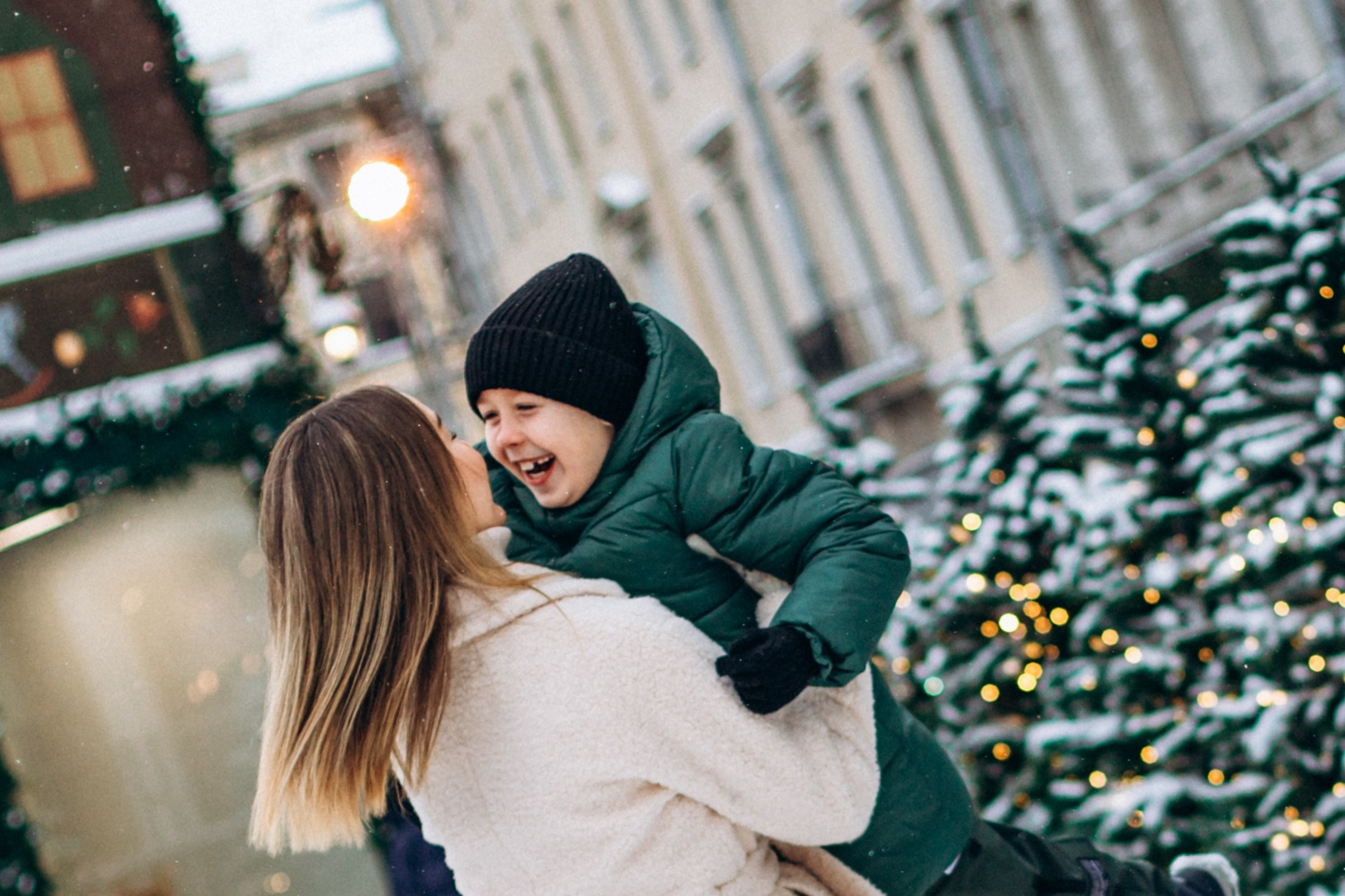 Оксана с сыном в декабре. Фотопрогулка в Петербурге. Индивидуальный и семейный фотограф в Санкт-Петербурге