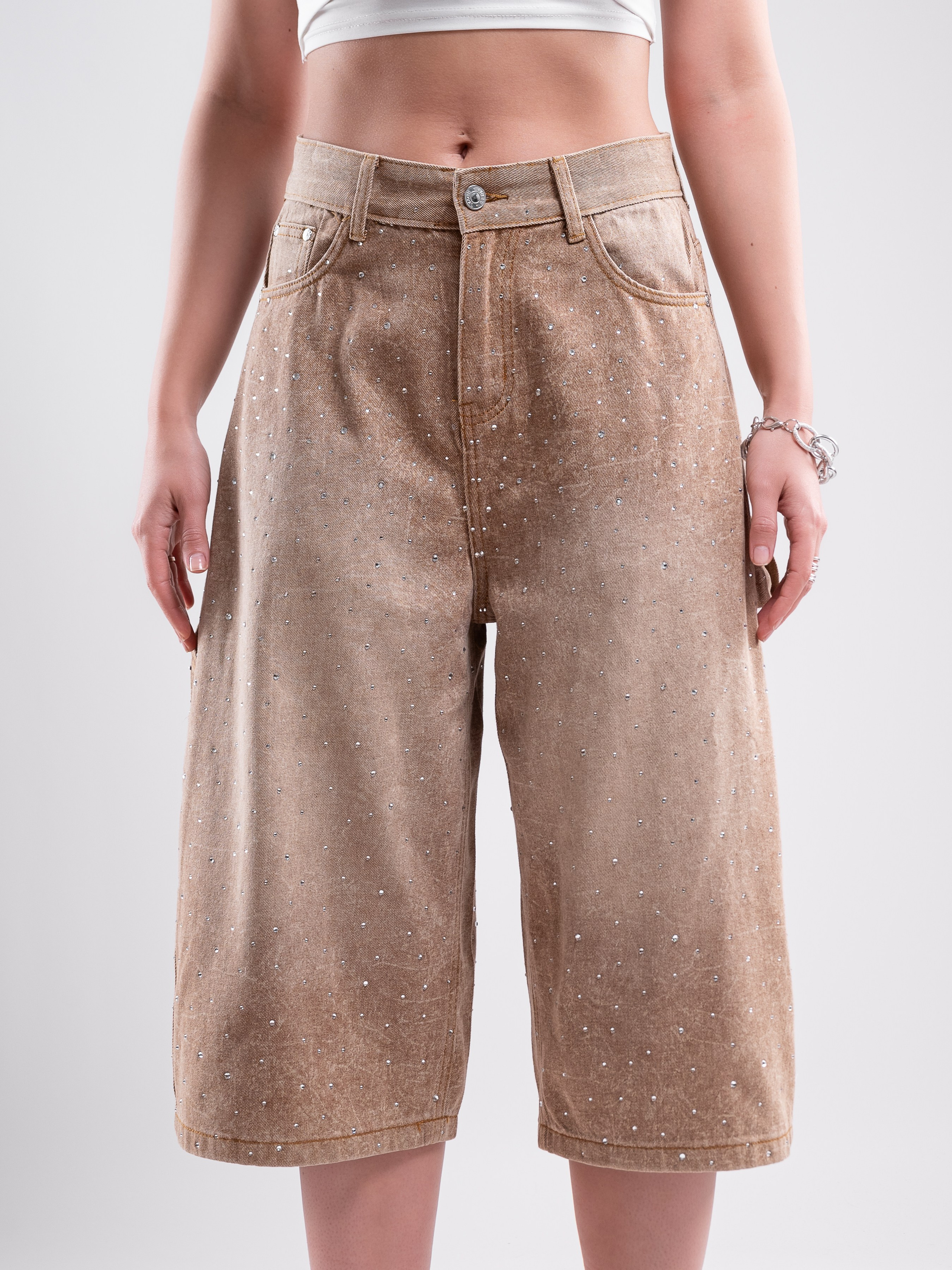 Джинсовые бриджи. Предметный фотограф, фото для маркетплейсов Пятигорск, КМВ