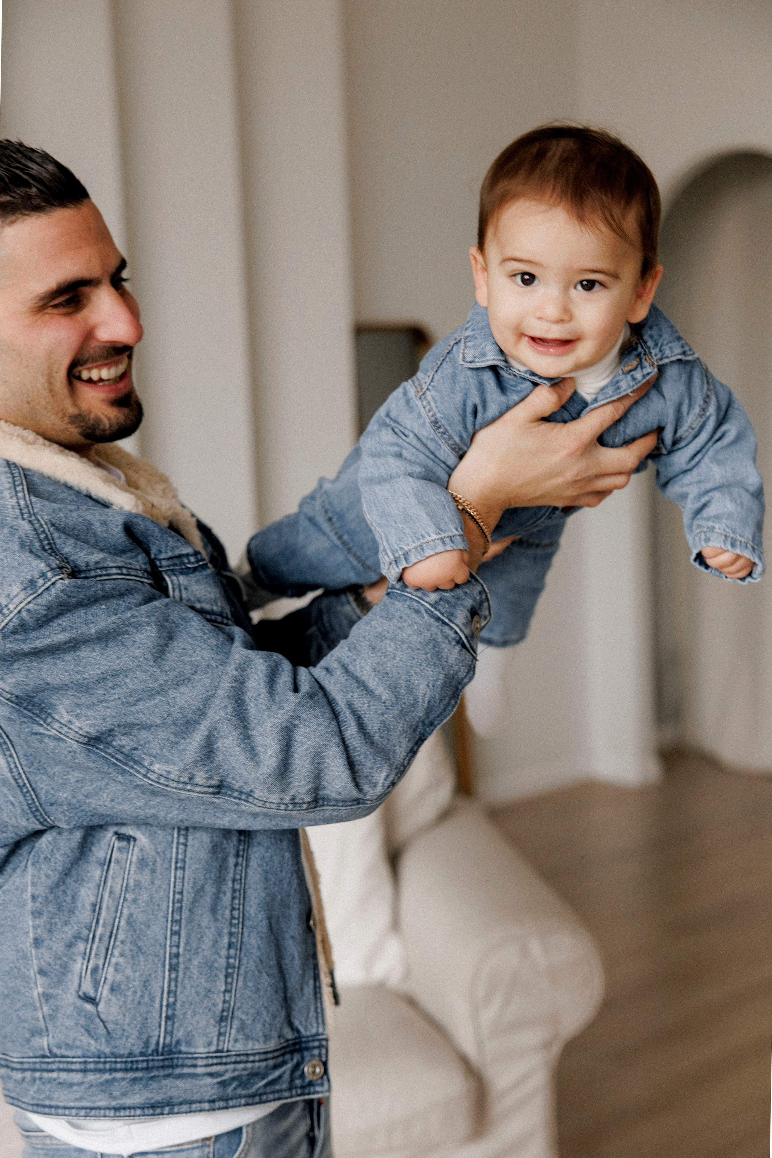 Family photoshoot in White Studio. Wedding and family photographer