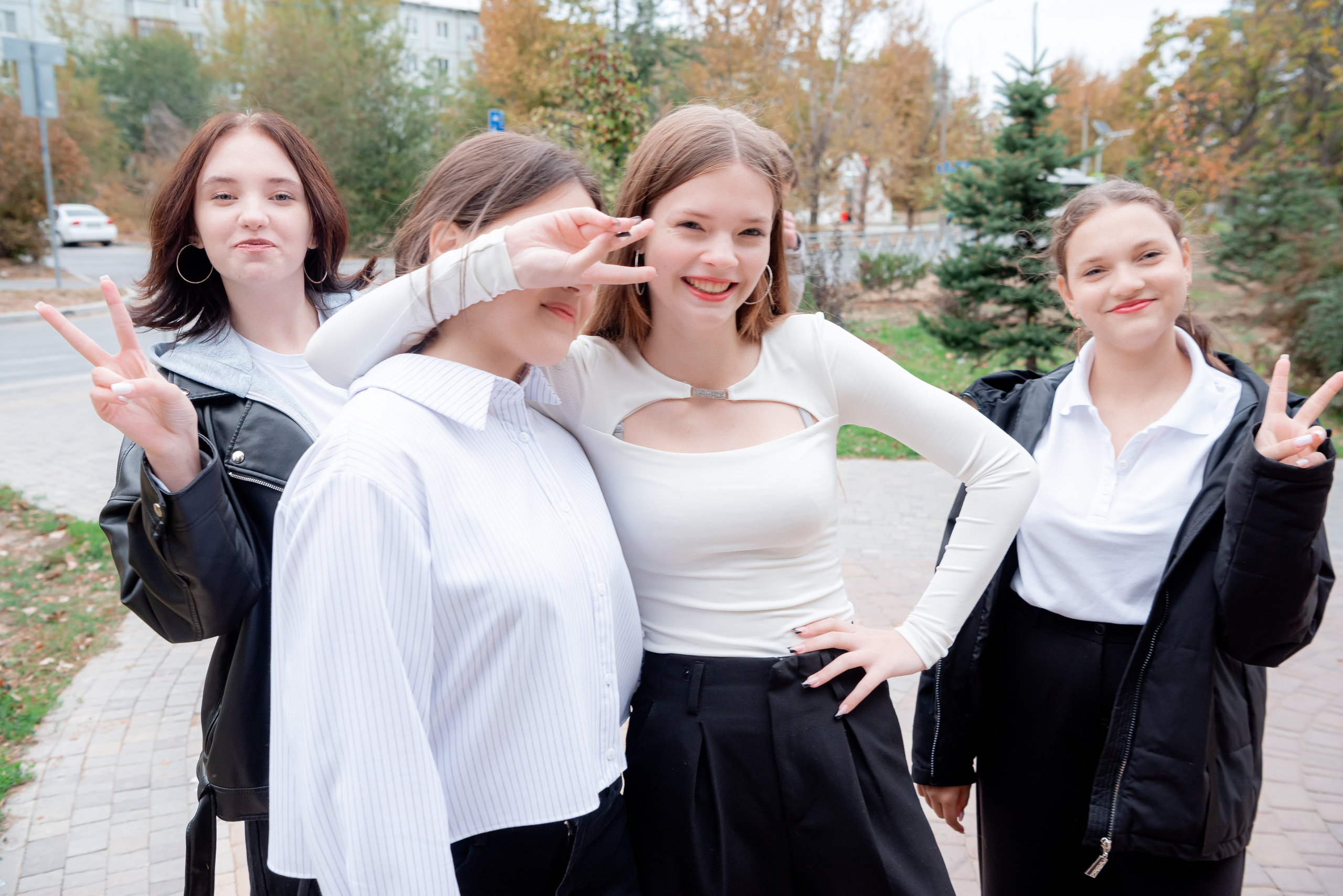 Фотосессия в парке для альбома школьники 9 класс. Фотограф в Волгограде и Волжском Александр Горбань