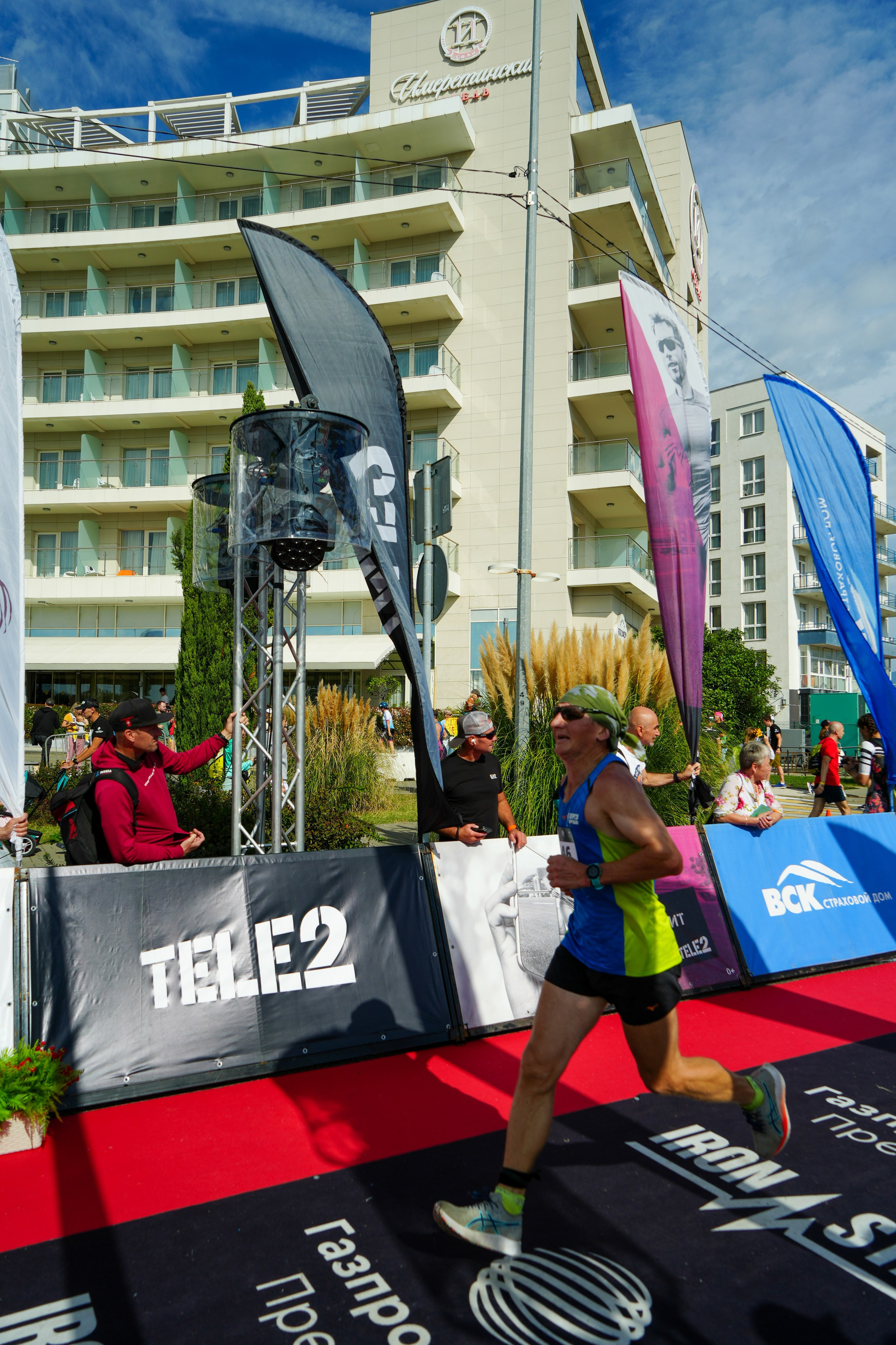 Фотоотчет партнерской интеграции для компании TELE2 на фестивале Ironstar. Репортажный фотограф в Красной Поляне и Сочи Павлюченко Екатерина