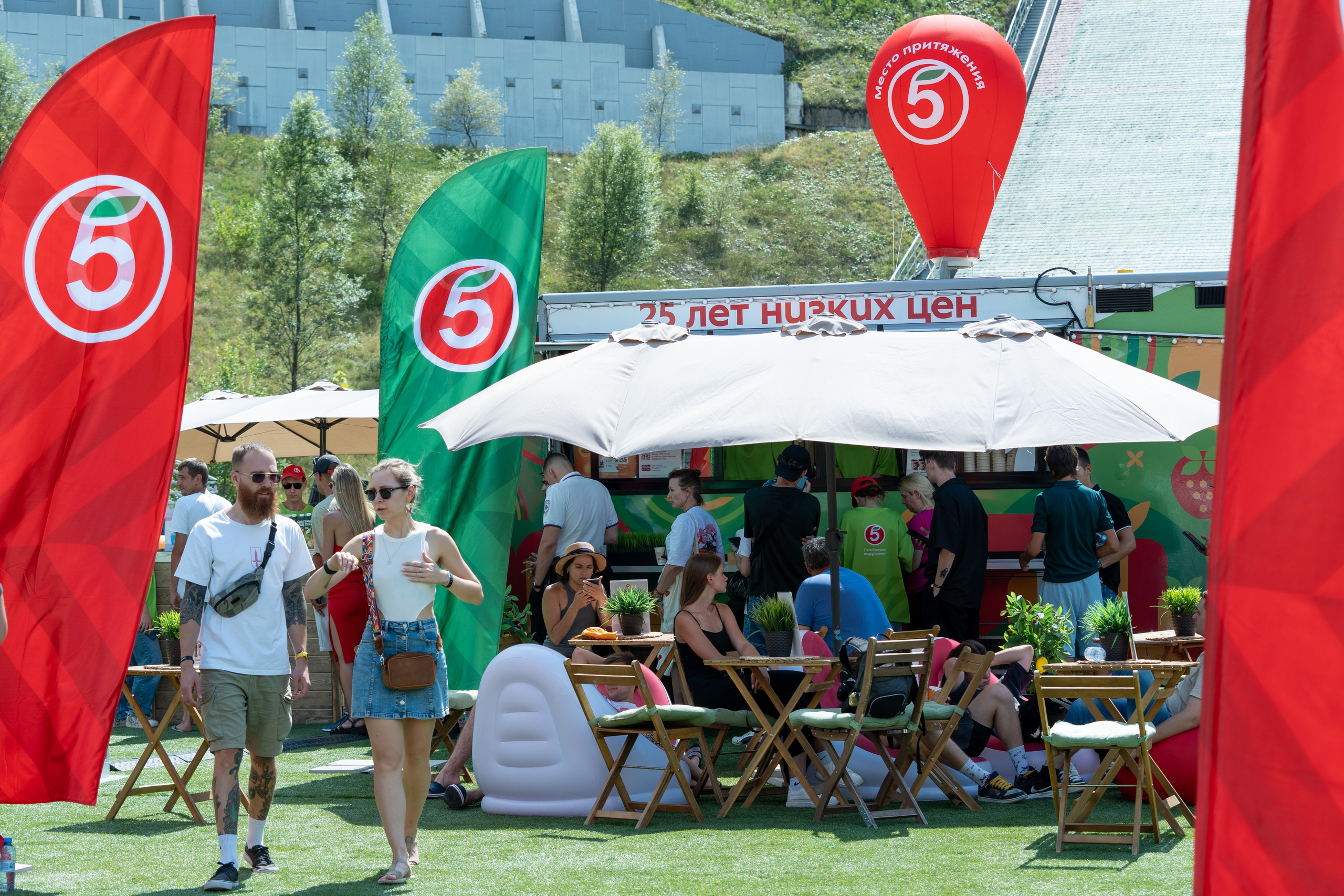 Фотоотчет партнеской интеграции для сети «Пятерочка» на фестивале «Grounded». Репортажный фотограф в Красной Поляне и Сочи Павлюченко Екатерина