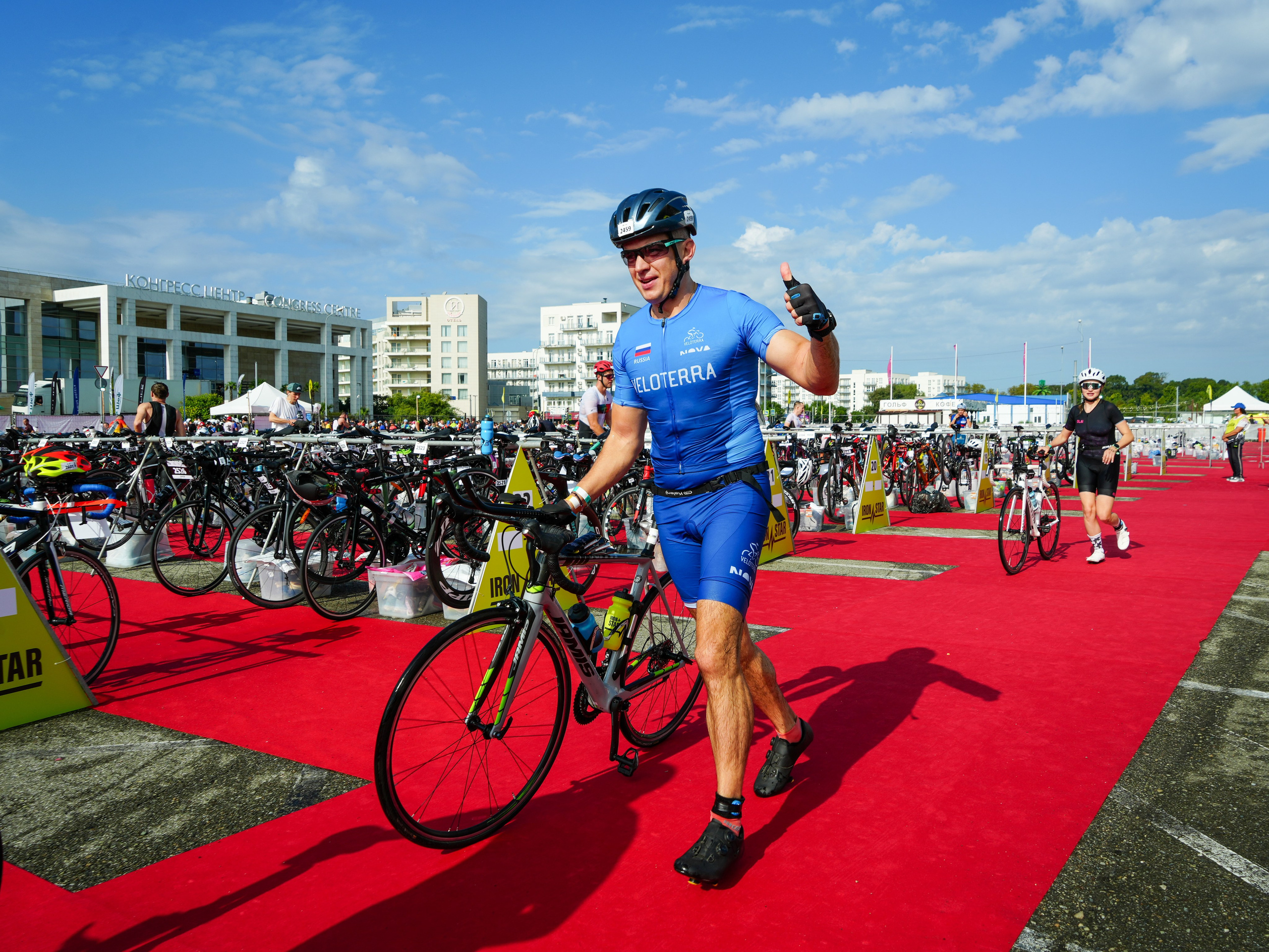 Фотоотчет партнерской интеграции для компании TELE2 на фестивале Ironstar. Репортажный фотограф в Красной Поляне и Сочи Павлюченко Екатерина