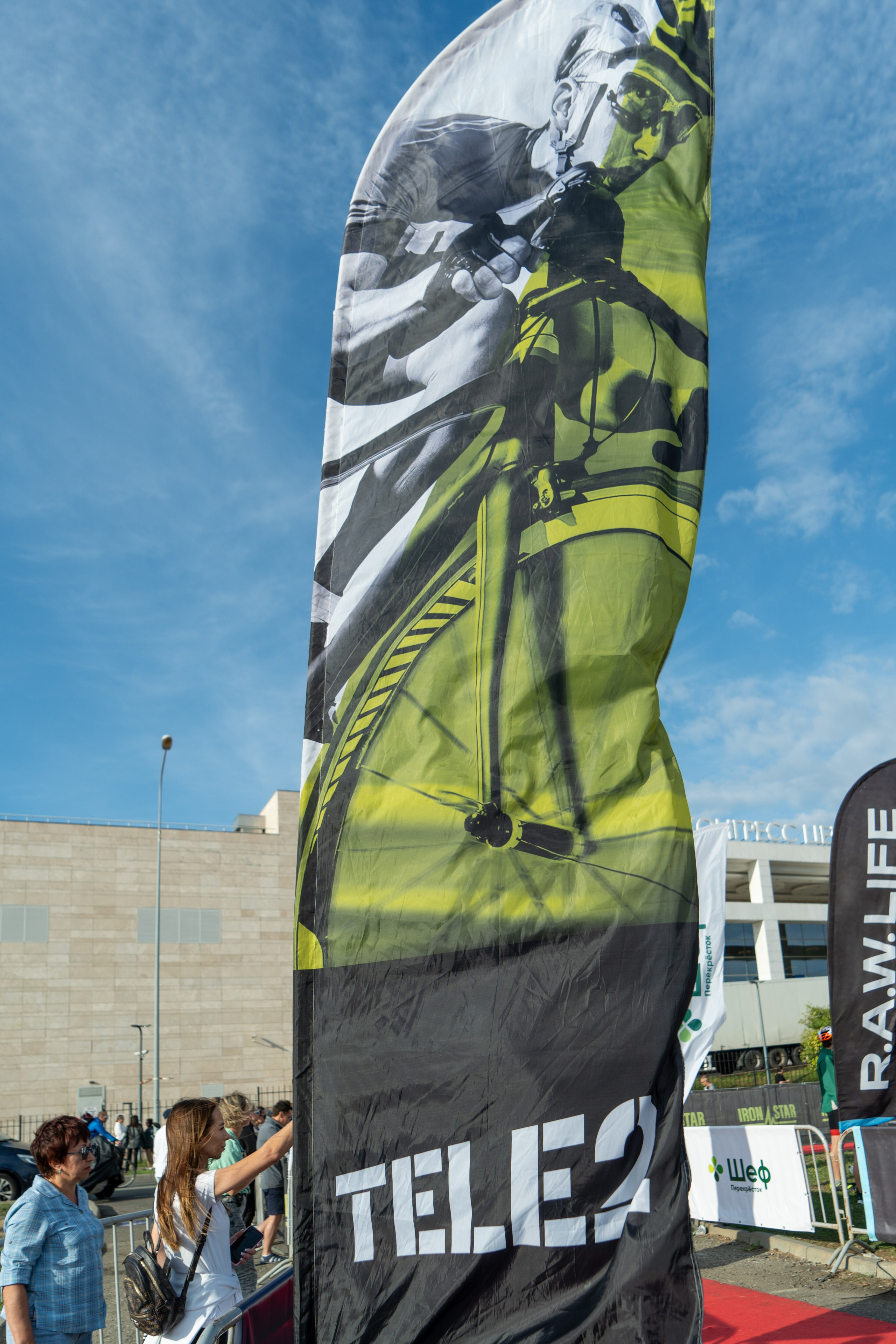 Фотоотчет партнерской интеграции для компании TELE2 на фестивале Ironstar. Репортажный фотограф в Красной Поляне и Сочи Павлюченко Екатерина