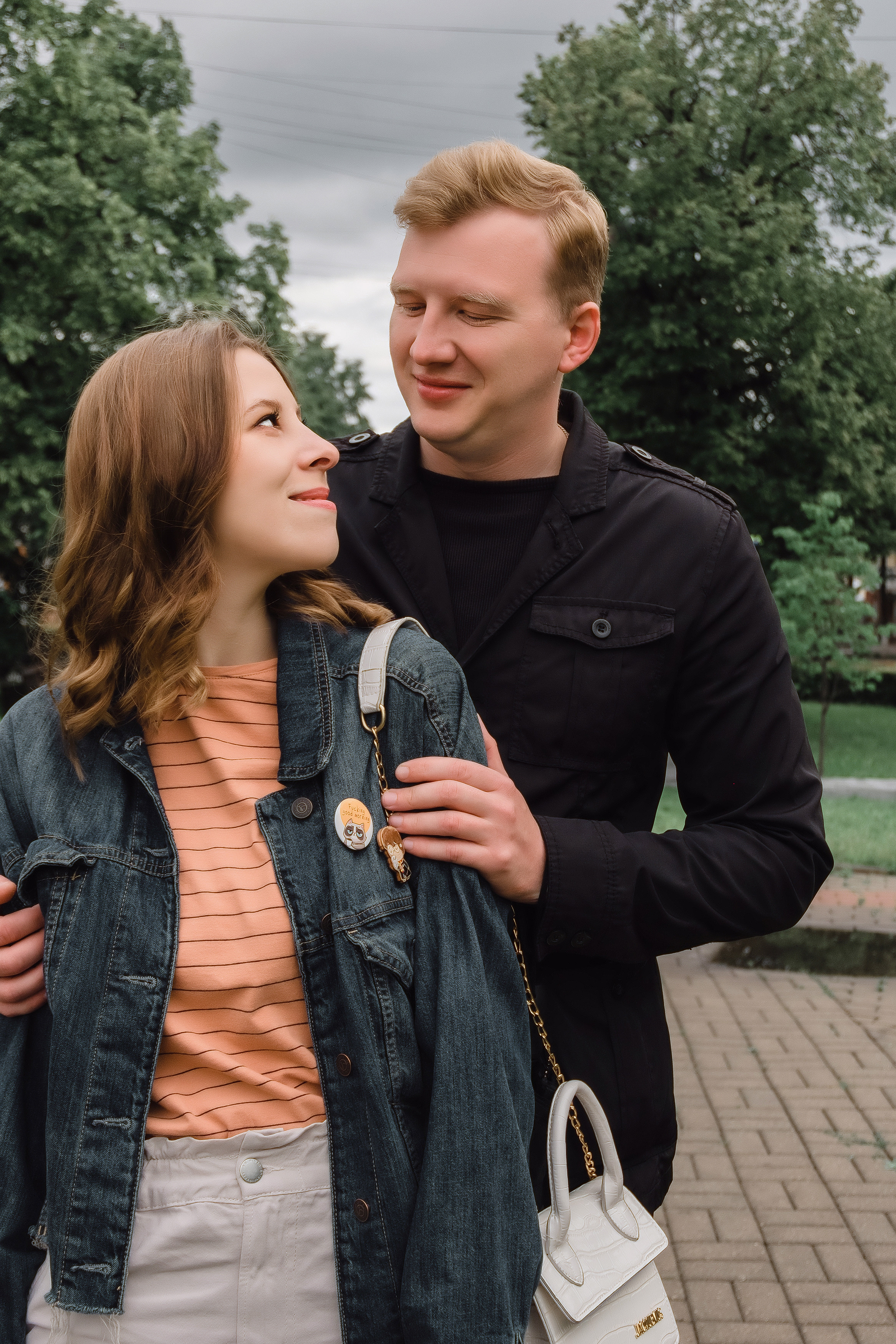 Прогулочная love story Новосибирск. Семейный и свадебный фотограф Новосибирск