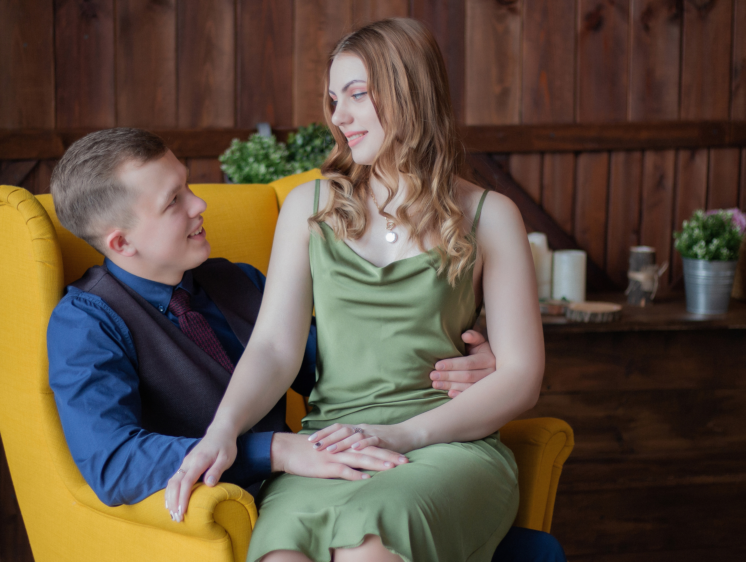 Фотосессия Love-story в студии по доступным цена Новосибирск. Семейный и свадебный фотограф Новосибирск