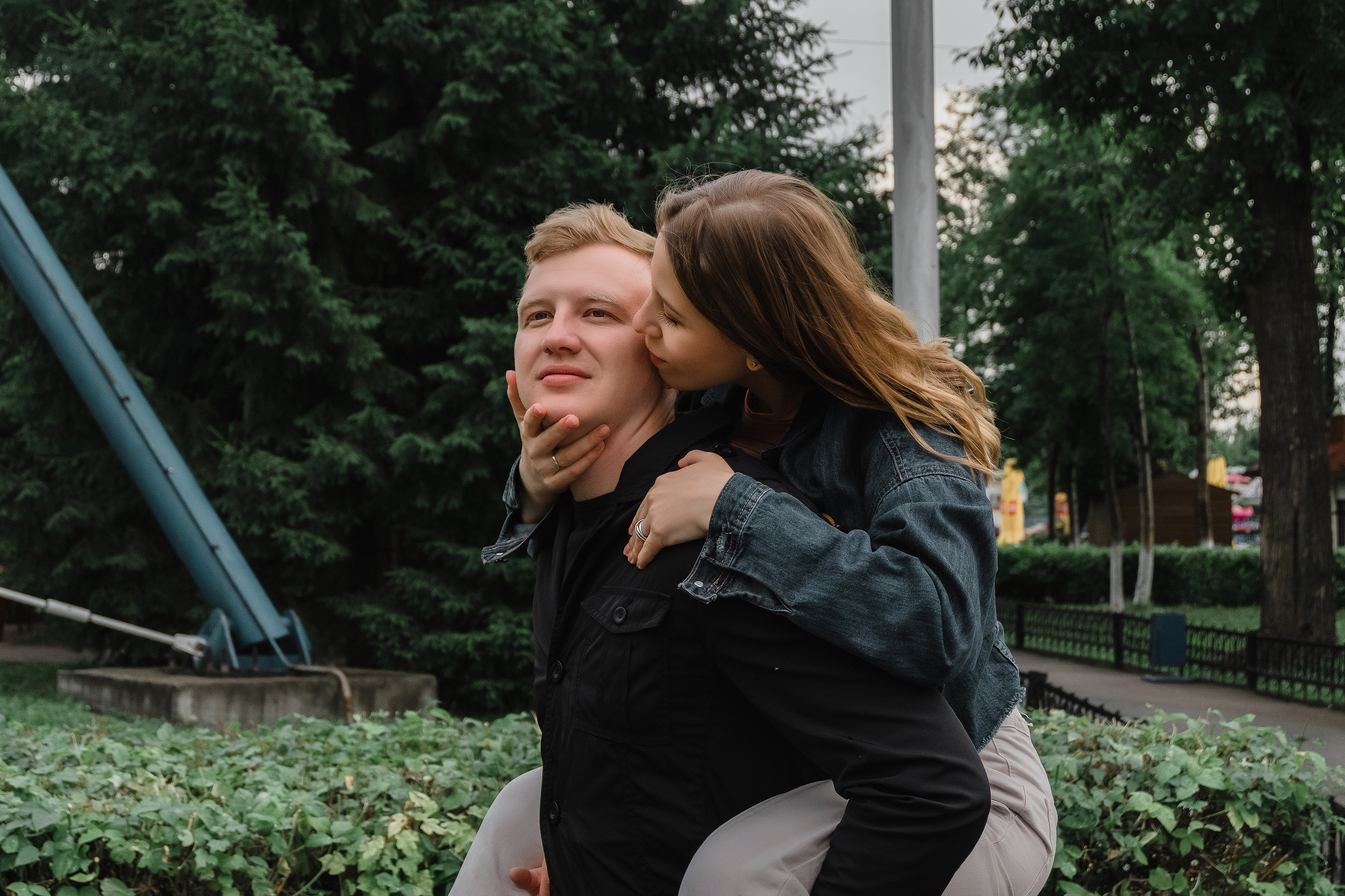 Прогулочная love story Новосибирск. Семейный и свадебный фотограф Новосибирск