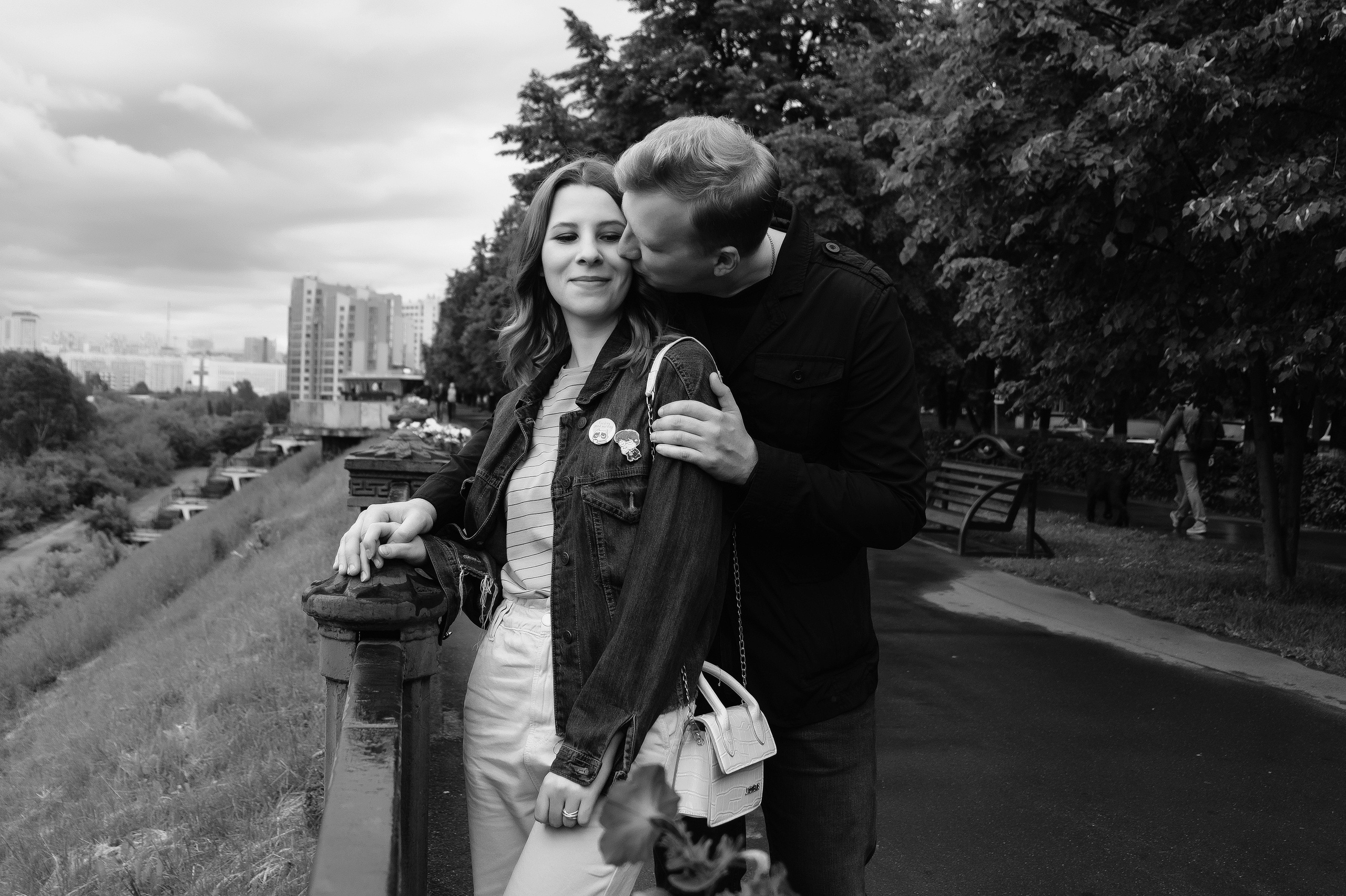 Прогулочная love story Новосибирск. Семейный и свадебный фотограф Новосибирск