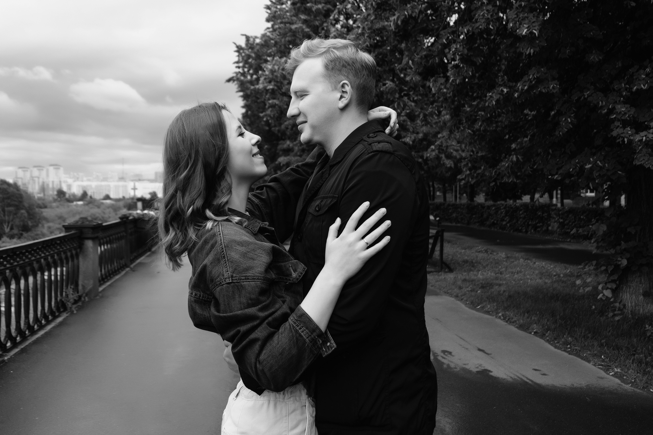 Прогулочная love story Новосибирск. Семейный и свадебный фотограф Новосибирск