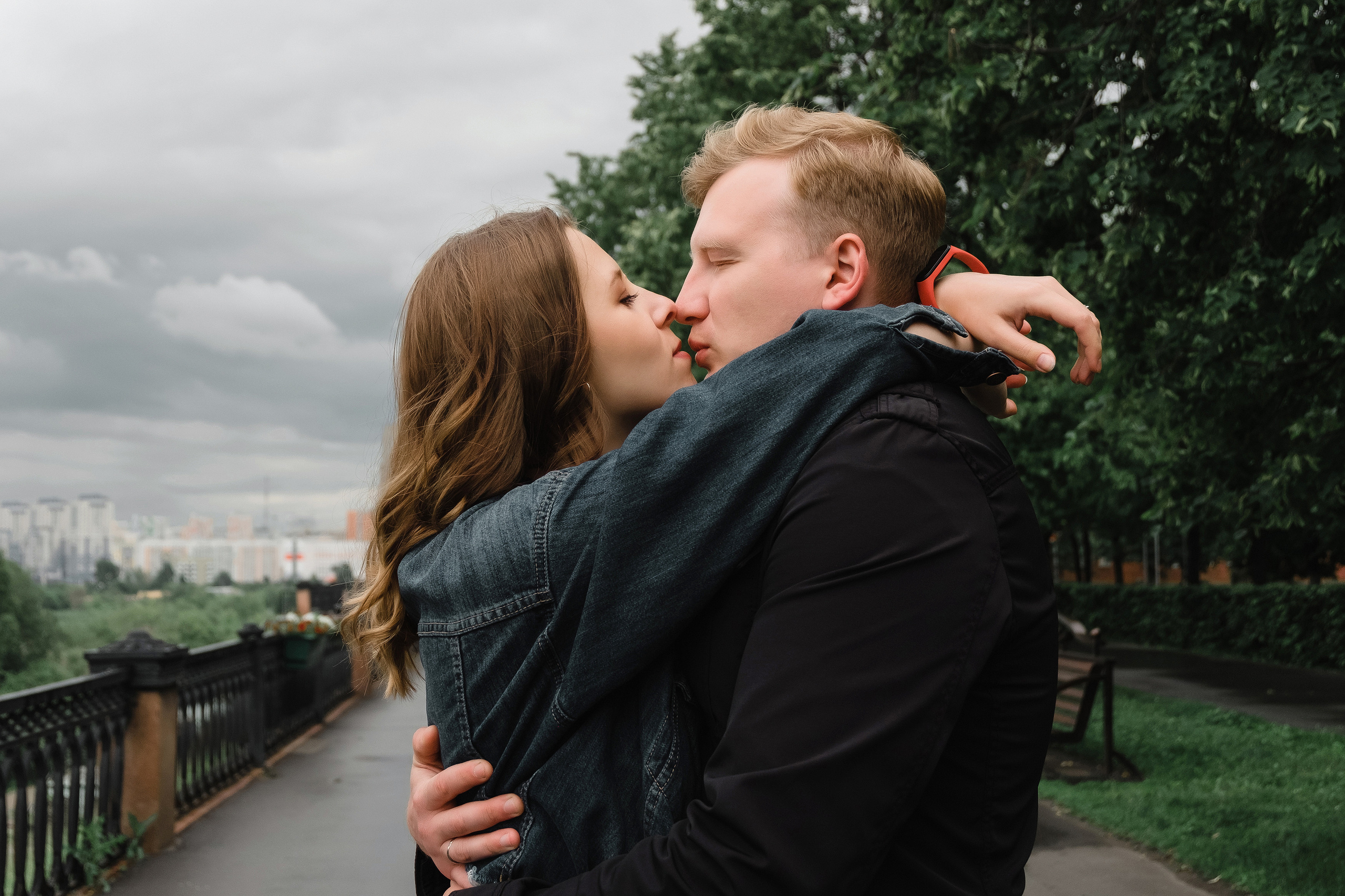 Прогулочная love story Новосибирск. Семейный и свадебный фотограф Новосибирск