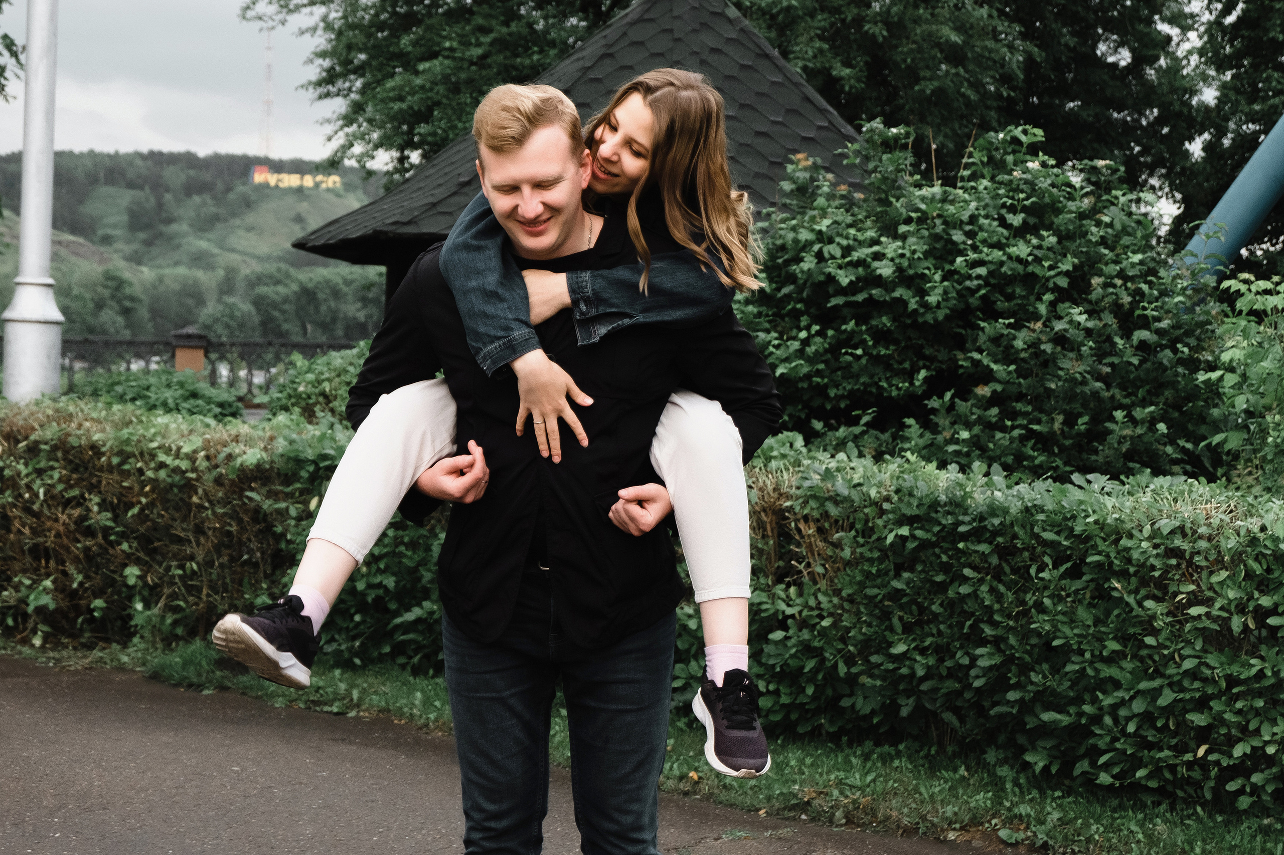 Прогулочная love story Новосибирск. Семейный и свадебный фотограф Новосибирск