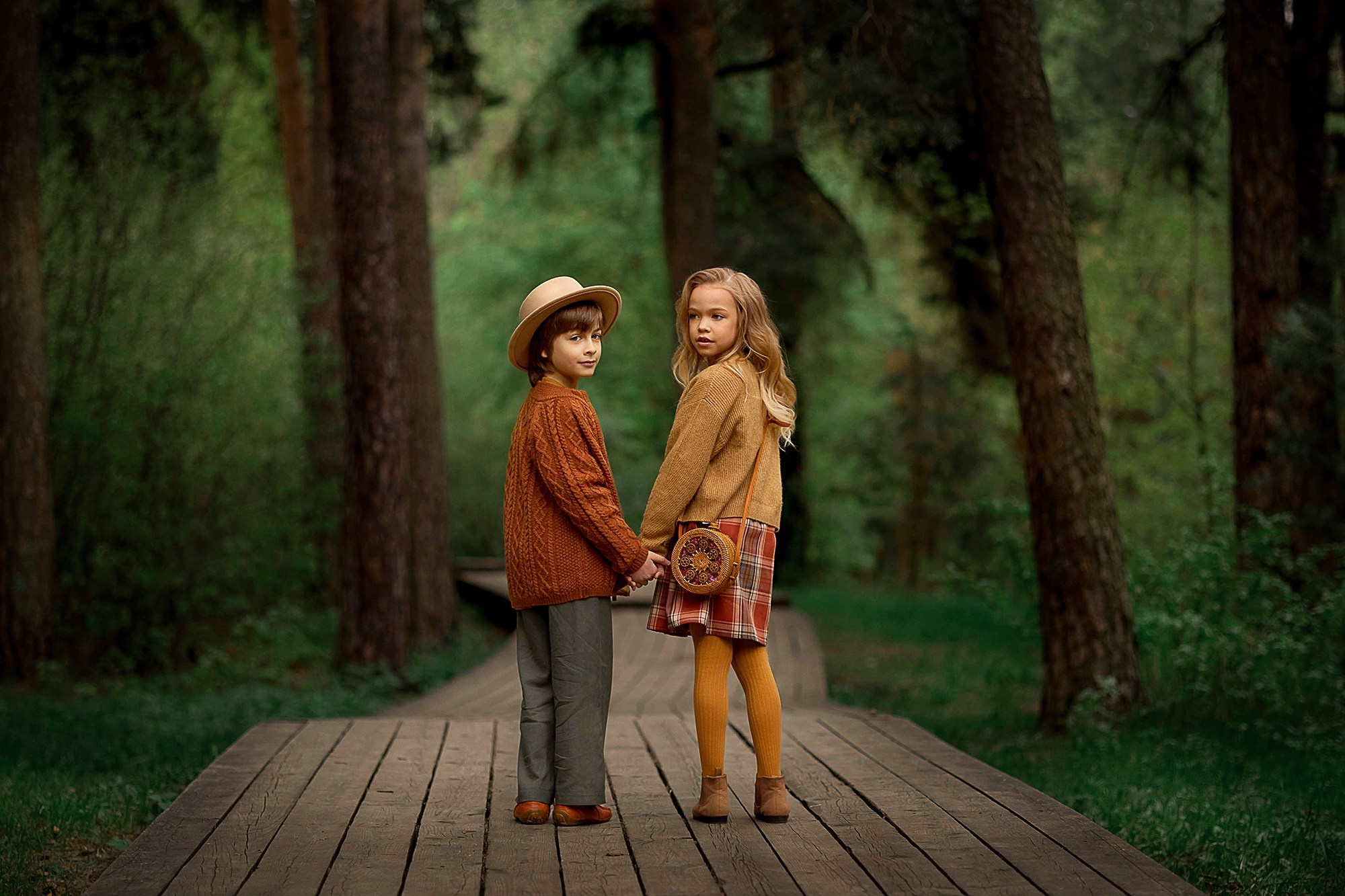 Дети на прогулке