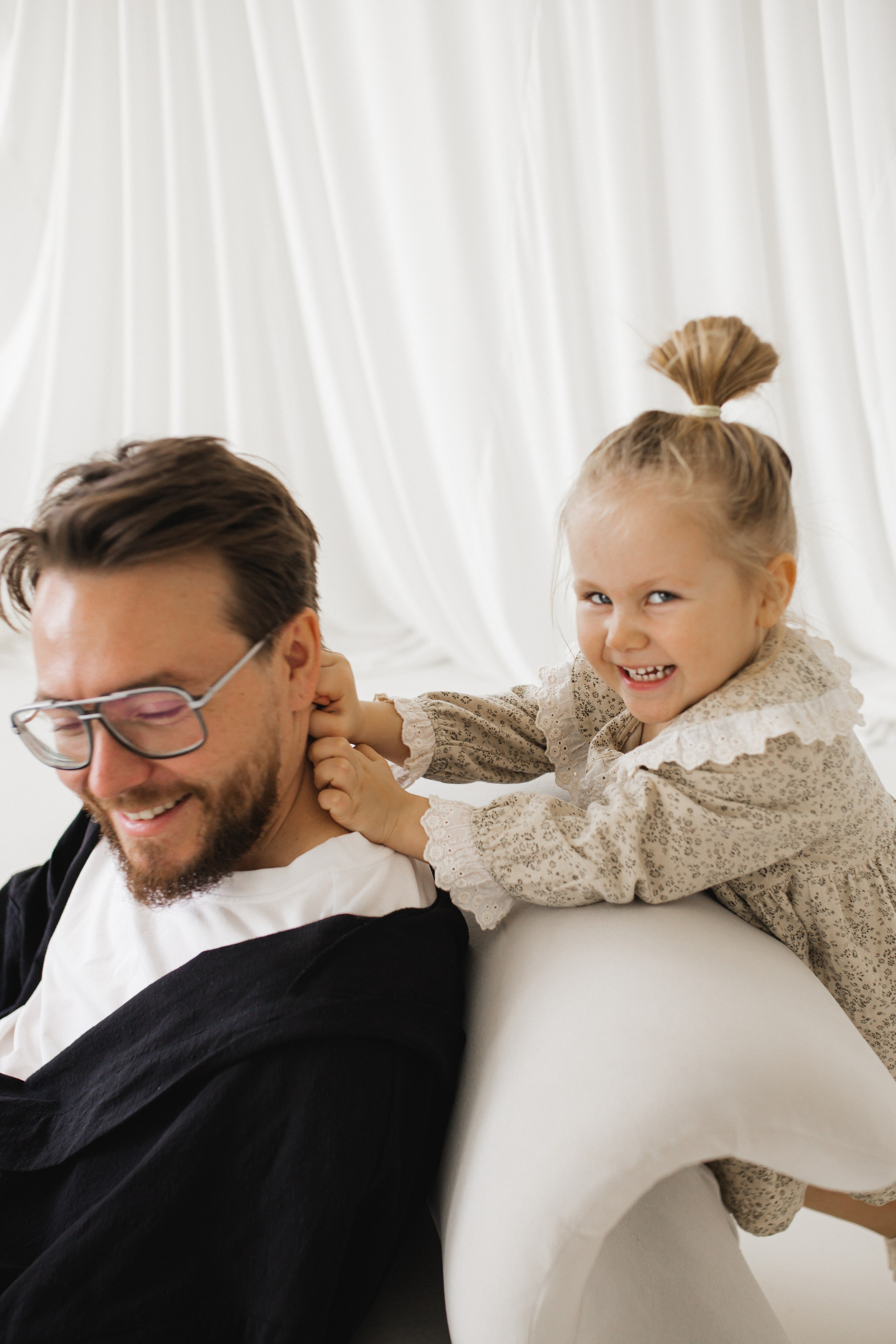 Тая с папой и мамой. Семейный и свадебный фотограф в Екатеринбурге Орлова Ирина