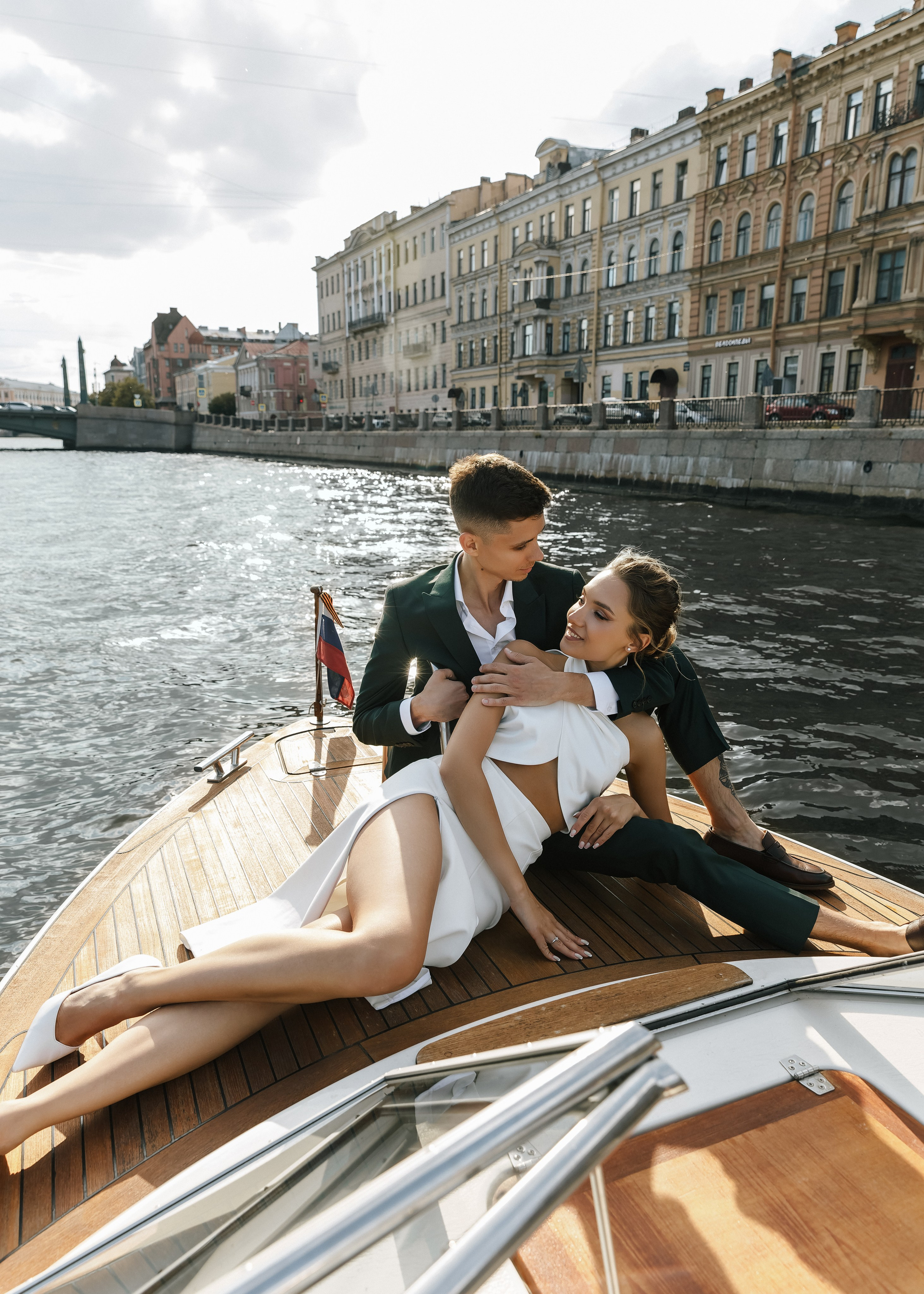 Оля и Андрей — свадебная фотосессия на катере. Свадебный и портретный фотограф в Санкт-Петербурге Анна Демьянова