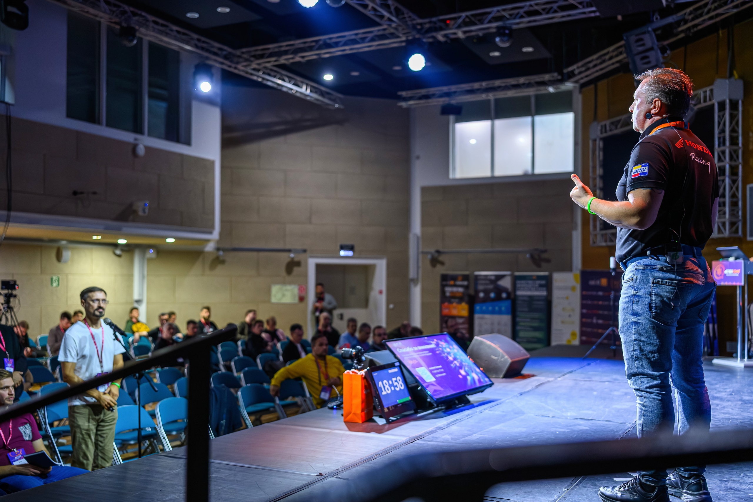 Репортажный фотограф на Конференцию  г.Москва,. Интерьерный & Репортажный фотограф Озеров Денис, г. Москва