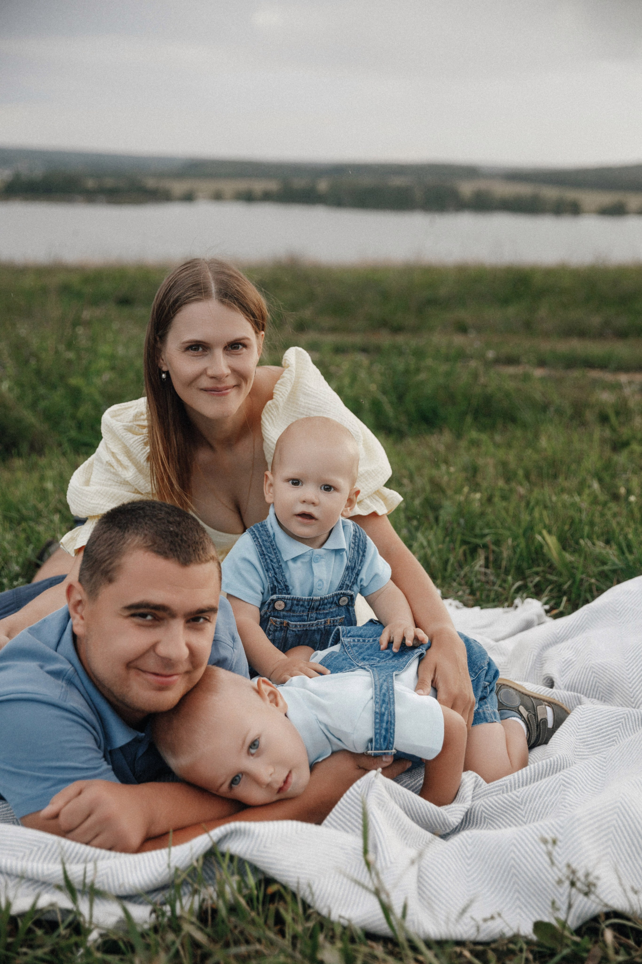 Семейная фотосессия в поле. Фотограф во Владимире Татьяна Бабикова