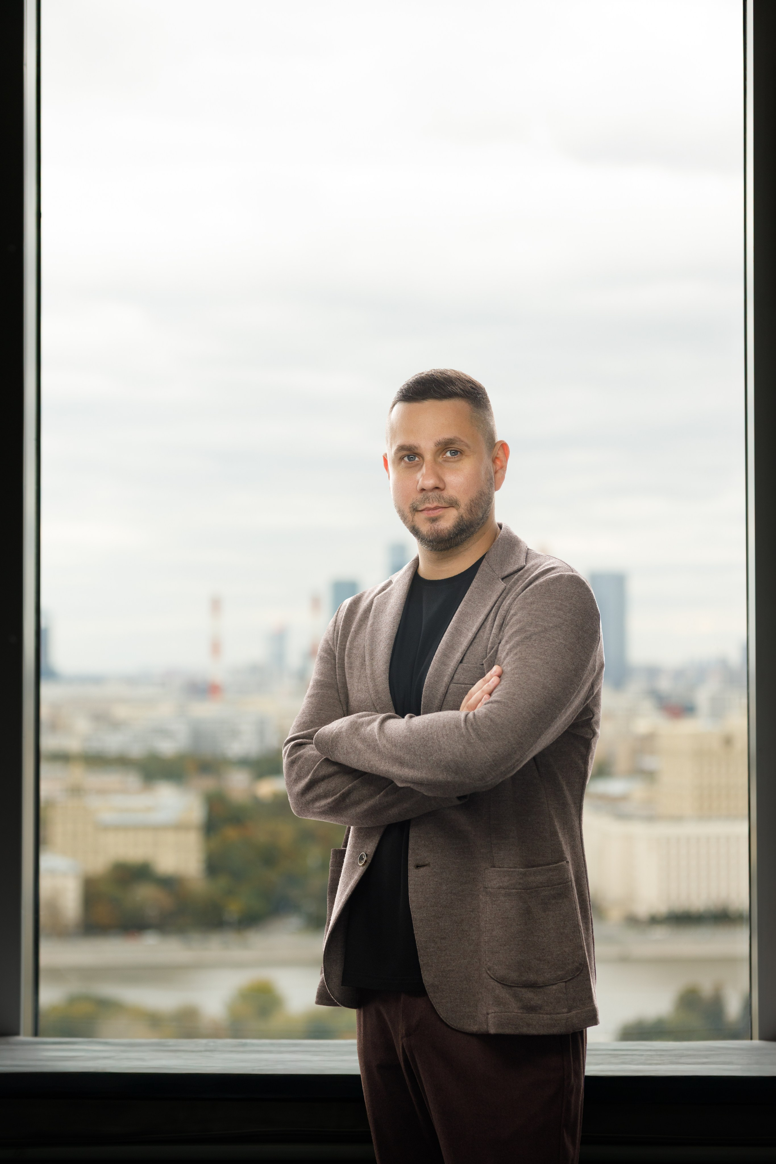 Деловой портрет в интерьере. Бизнес-портрет | Хедшот-фотограф | Студия делового портрета в Москве